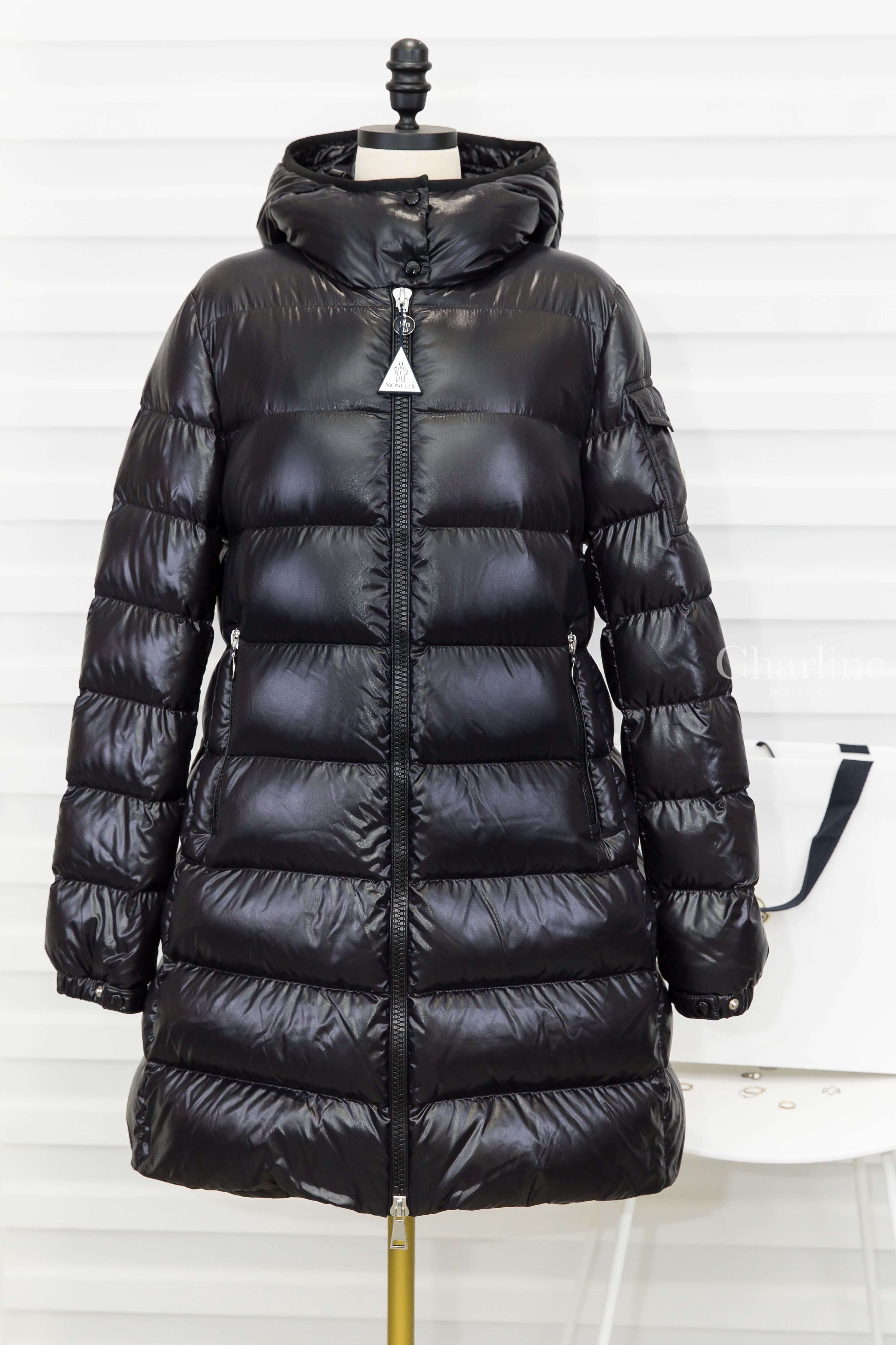 Moncler Courcelles Hooded Mid-Length Down Jacket 黑色拉鍊中長版亮面抽繩收腰連帽輕羽絨外套-Charline Boutique 精品代購