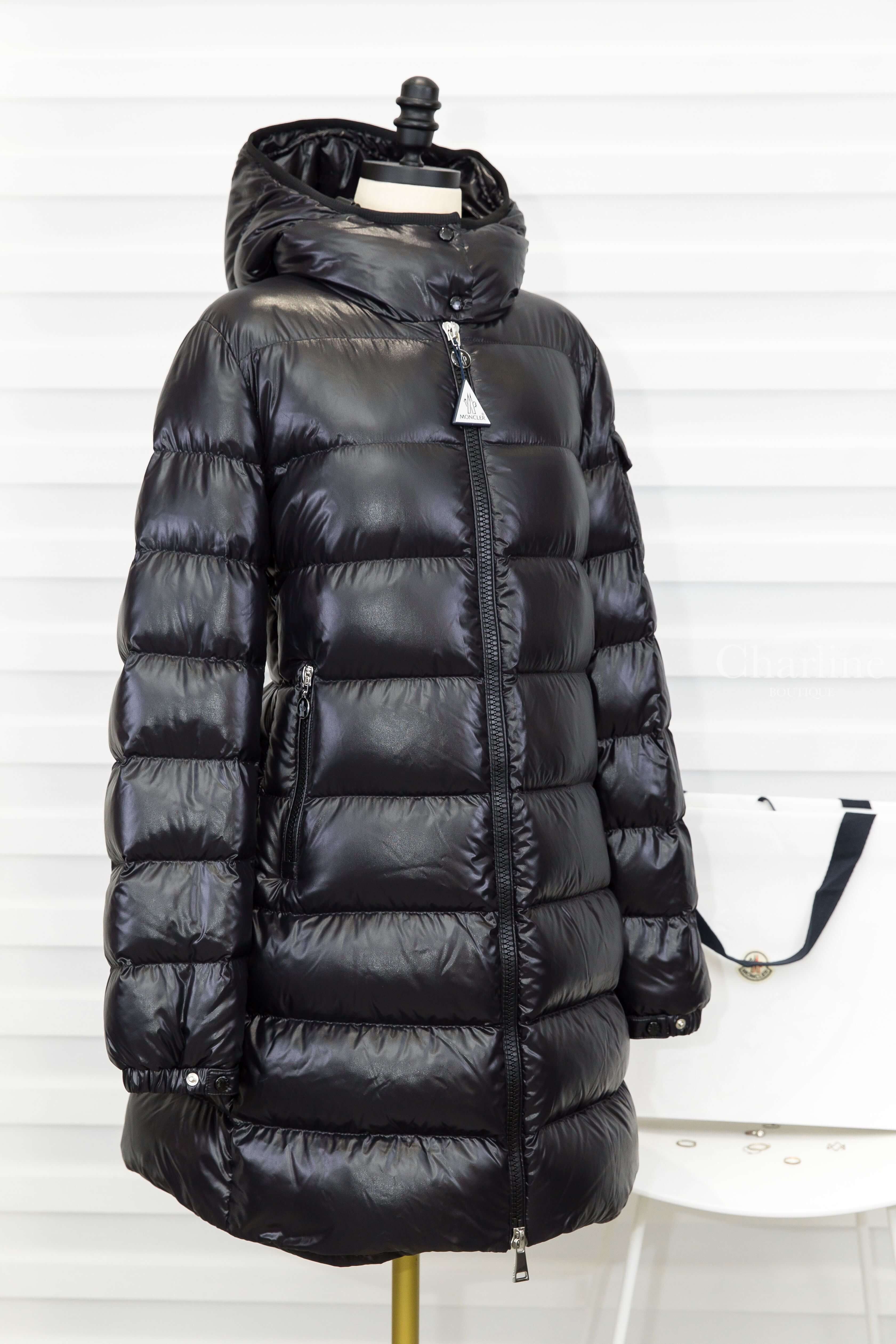 Moncler Courcelles Hooded Mid-Length Down Jacket 黑色拉鍊中長版亮面抽繩收腰連帽輕羽絨外套-Charline Boutique 精品代購