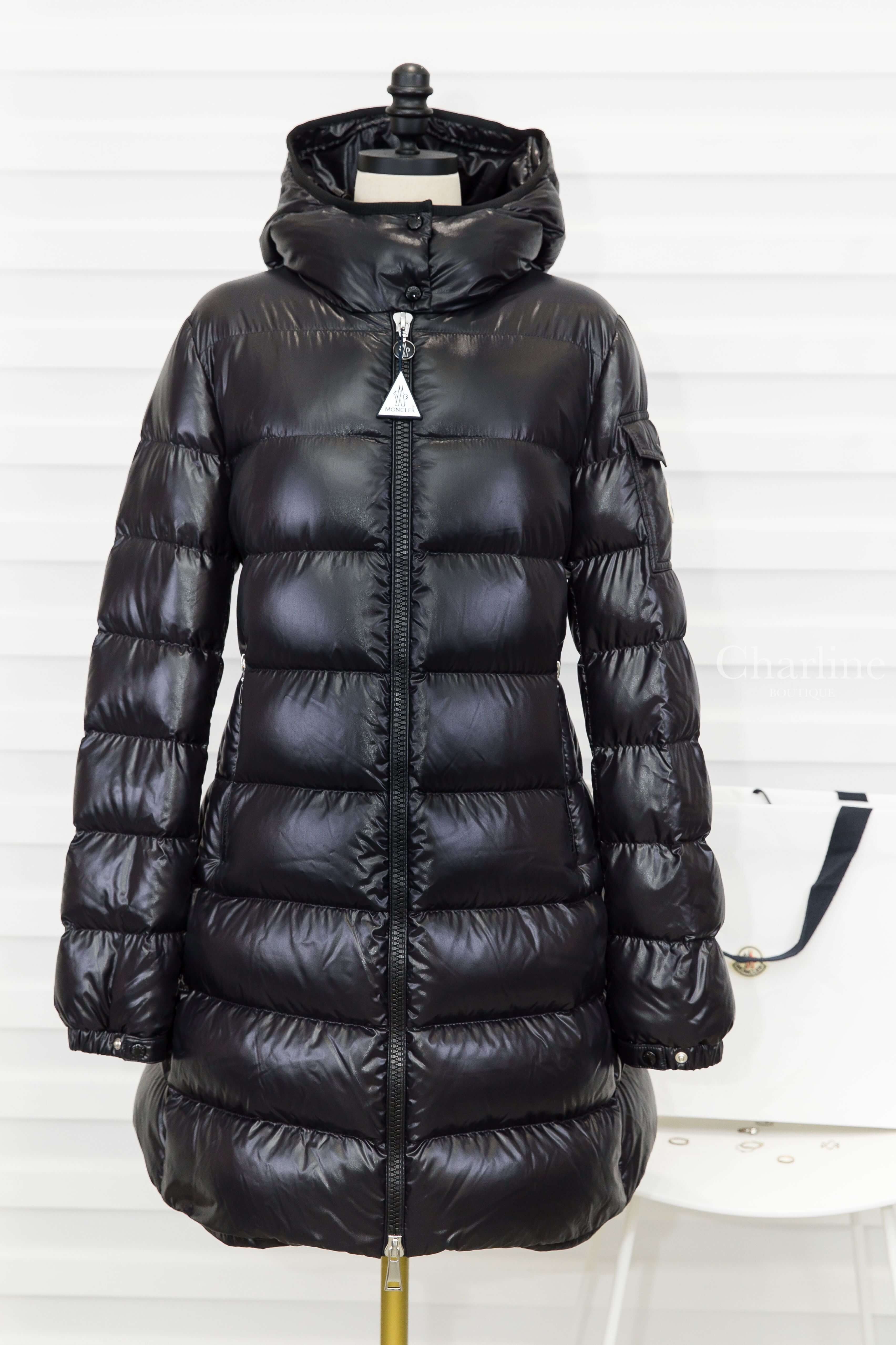 Moncler Courcelles Hooded Mid-Length Down Jacket 黑色拉鍊中長版亮面抽繩收腰連帽輕羽絨外套