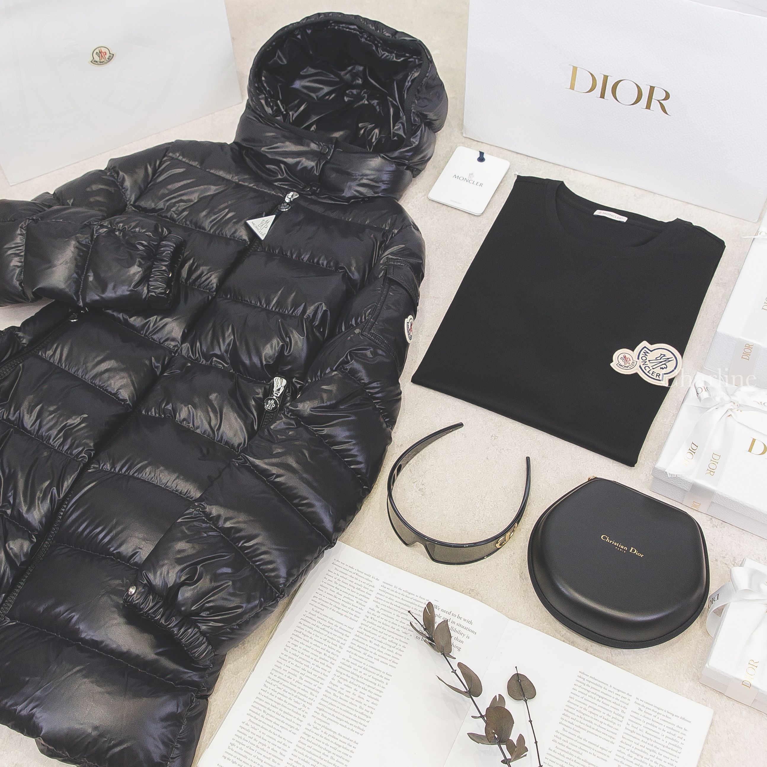 Moncler Courcelles Hooded Mid-Length Down Jacket 黑色拉鍊中長版收腰連帽輕羽絨外套,Dior VeryDior M1U 黑色側邊金色CD藤格紋髮箍太陽眼鏡-Charline Boutique 精品代購