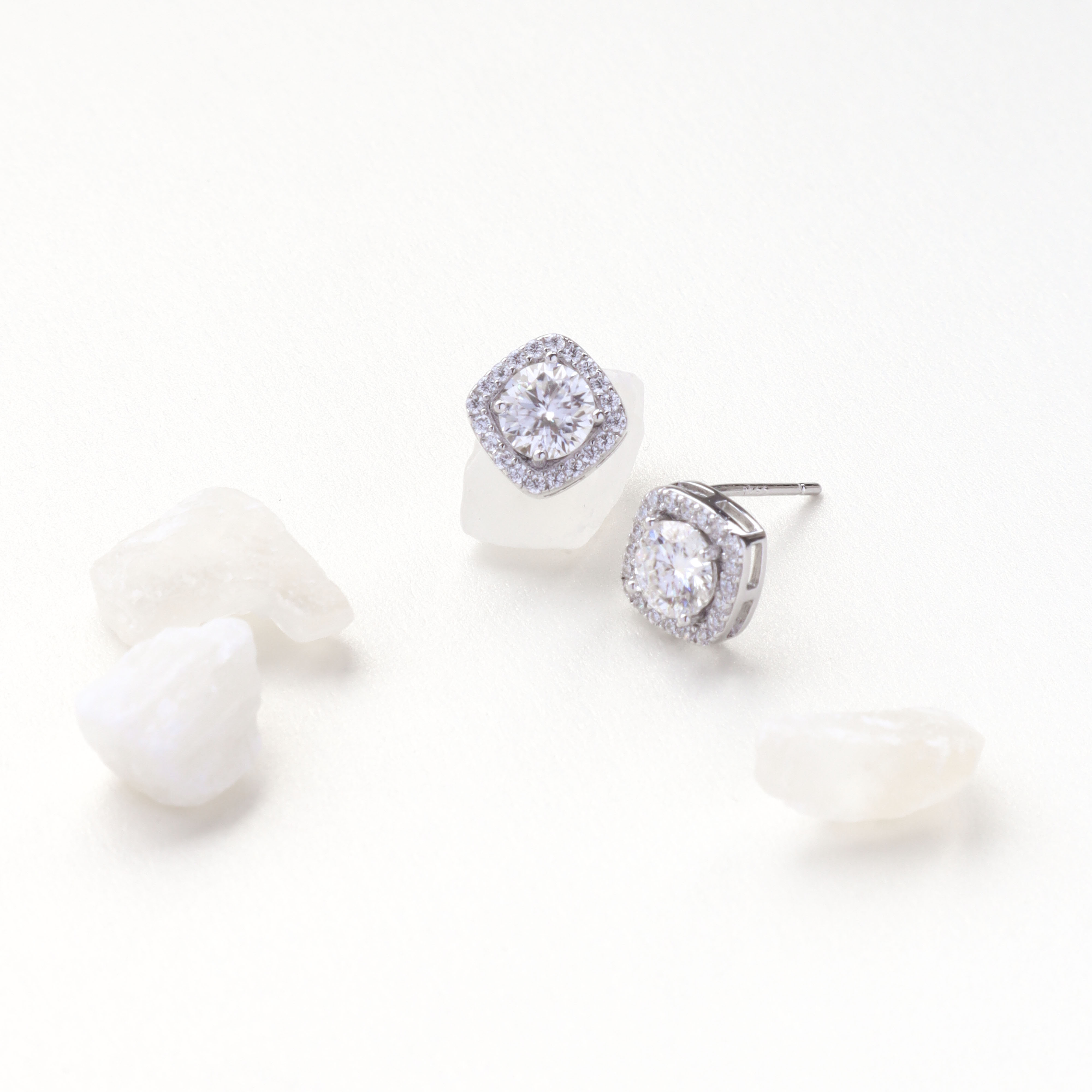 Silver/菱格方塊．莫桑鑽耳環