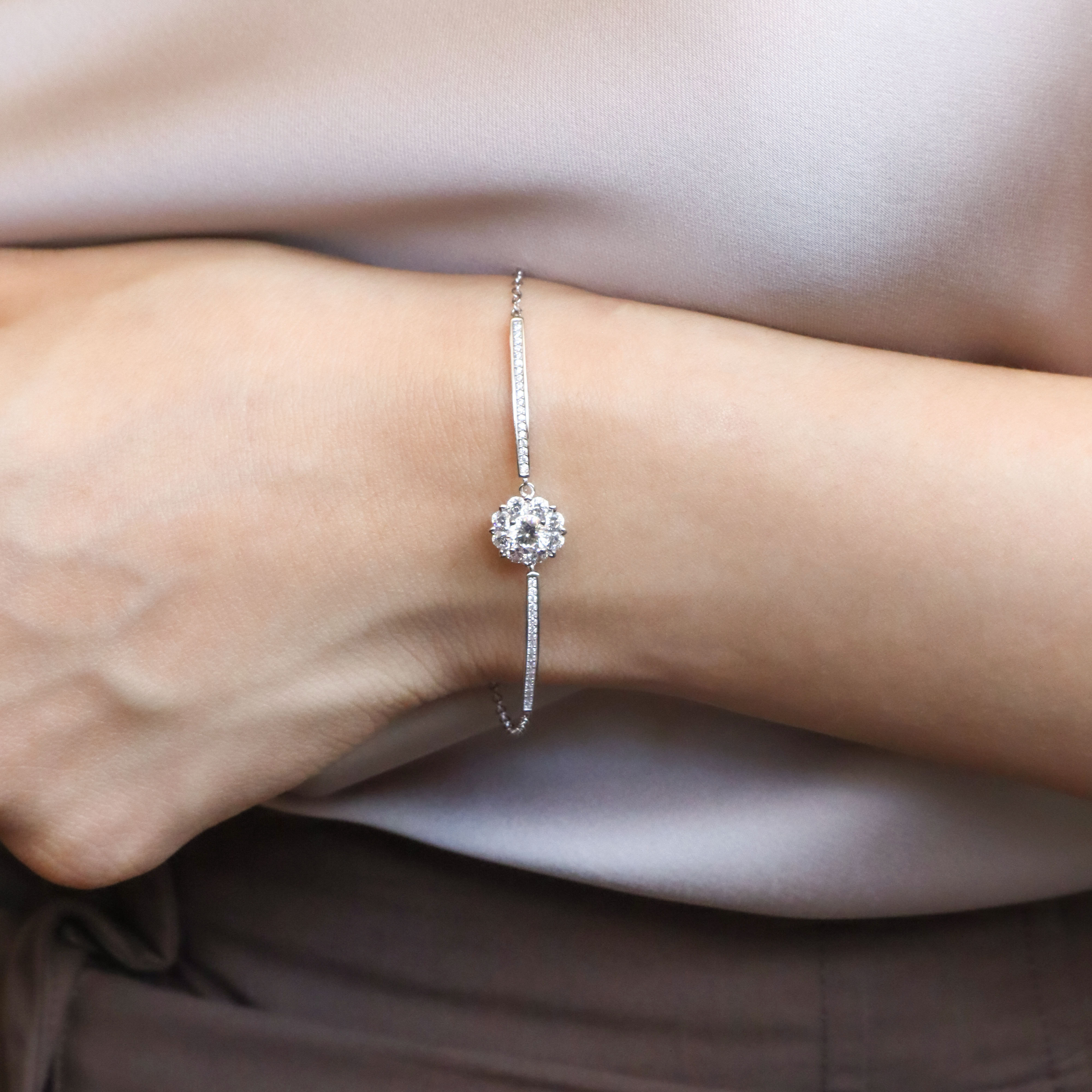 Silver/花綻排鑽莫桑鑽手鍊