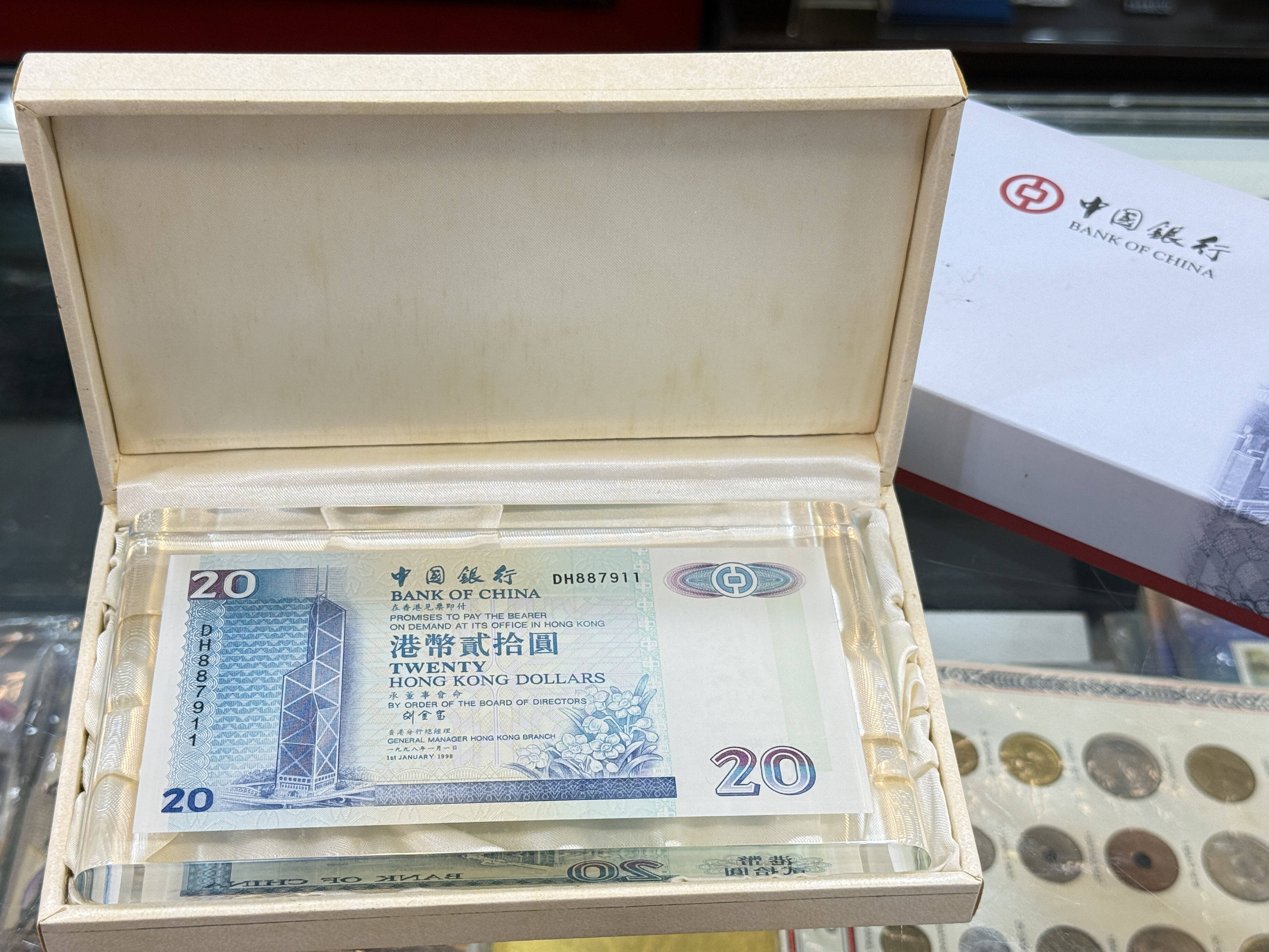 1998中銀港幣貳拾圓靚號紙鈔紀念紙鎮