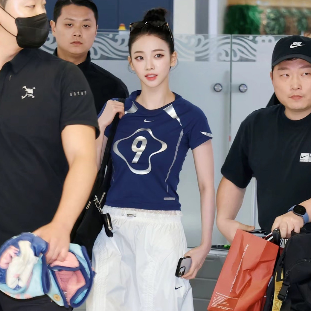 NIKE Sportswear 蕾絲 修身 短袖 兩色 (女款)