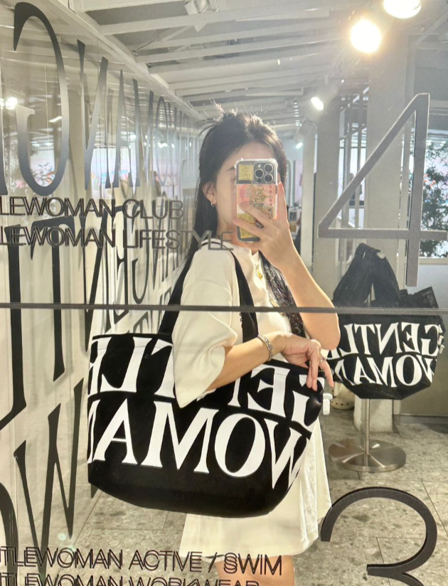 Gentle Woman Canvas Tote Bag(Black)