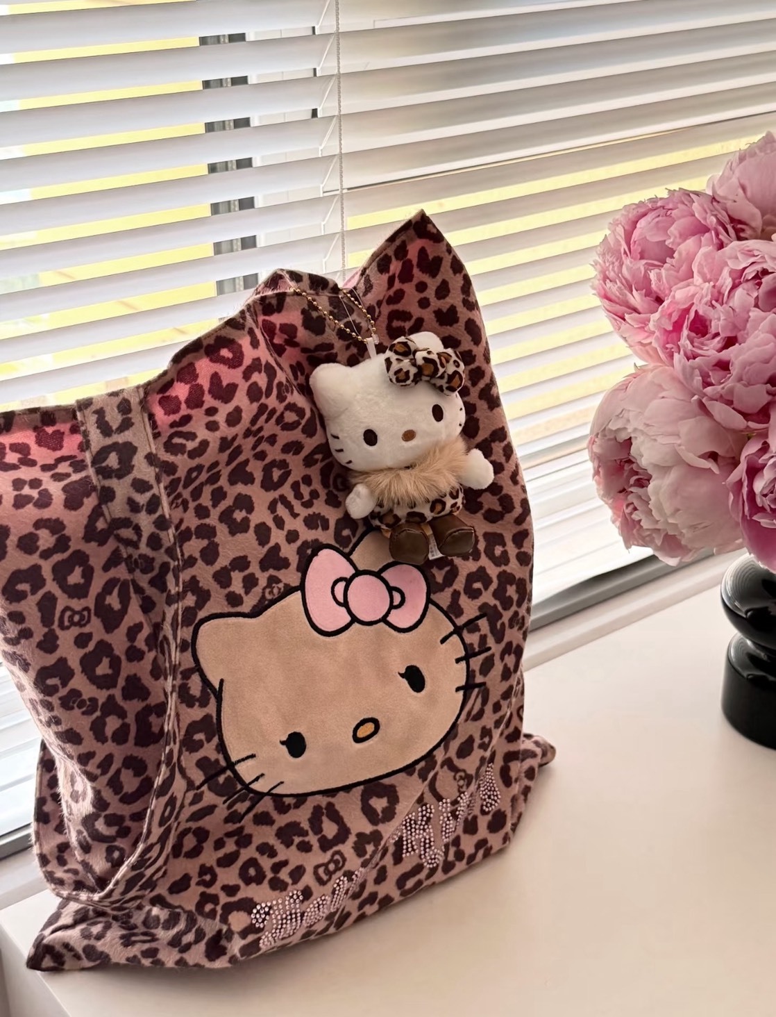 Kitty x tbh聯名燙鑽托特包