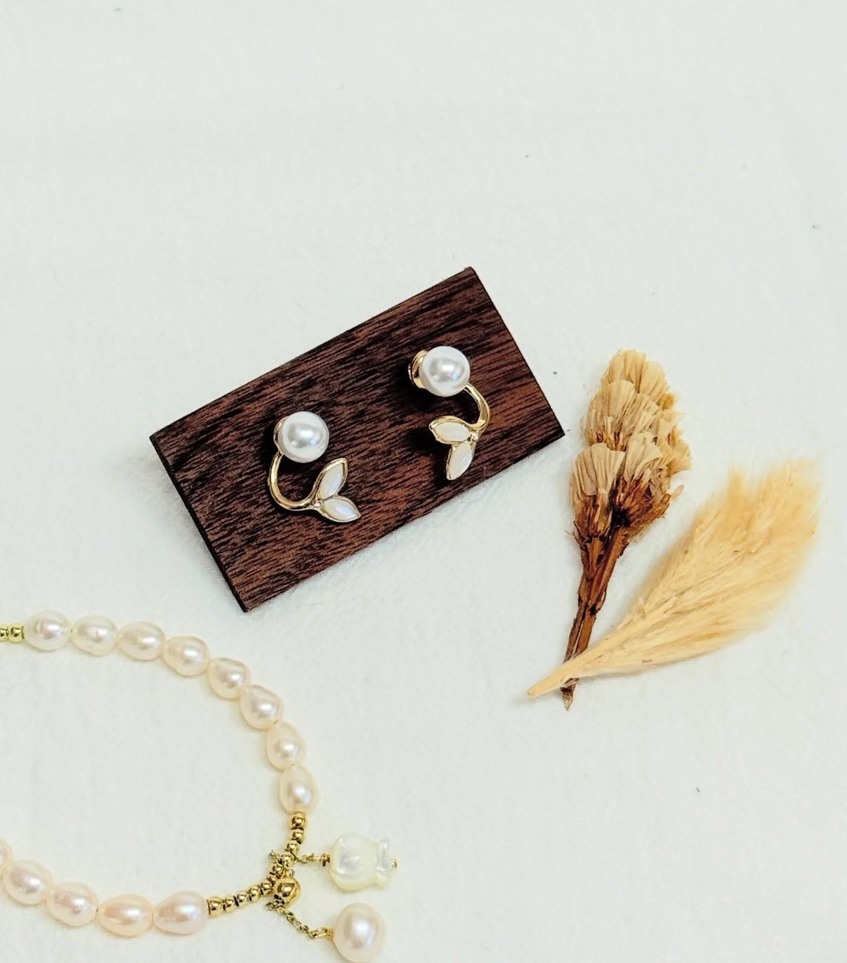 Shell Pearl Fish Tail Shape Earring