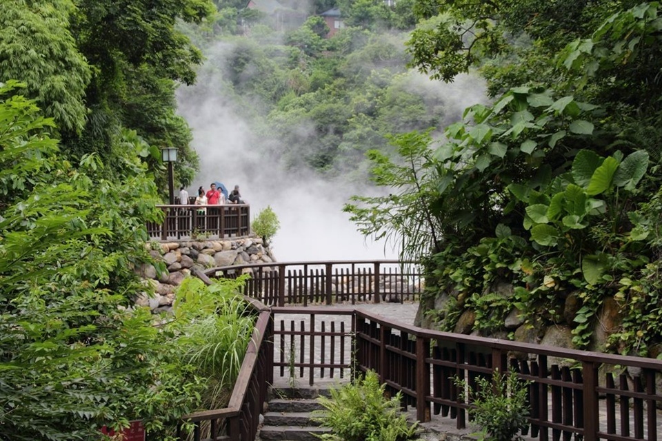 地熱谷是北投溫泉的源頭之一，谷底終年熱氣騰騰、水氣繚繞，因此又被稱為「地獄谷」。