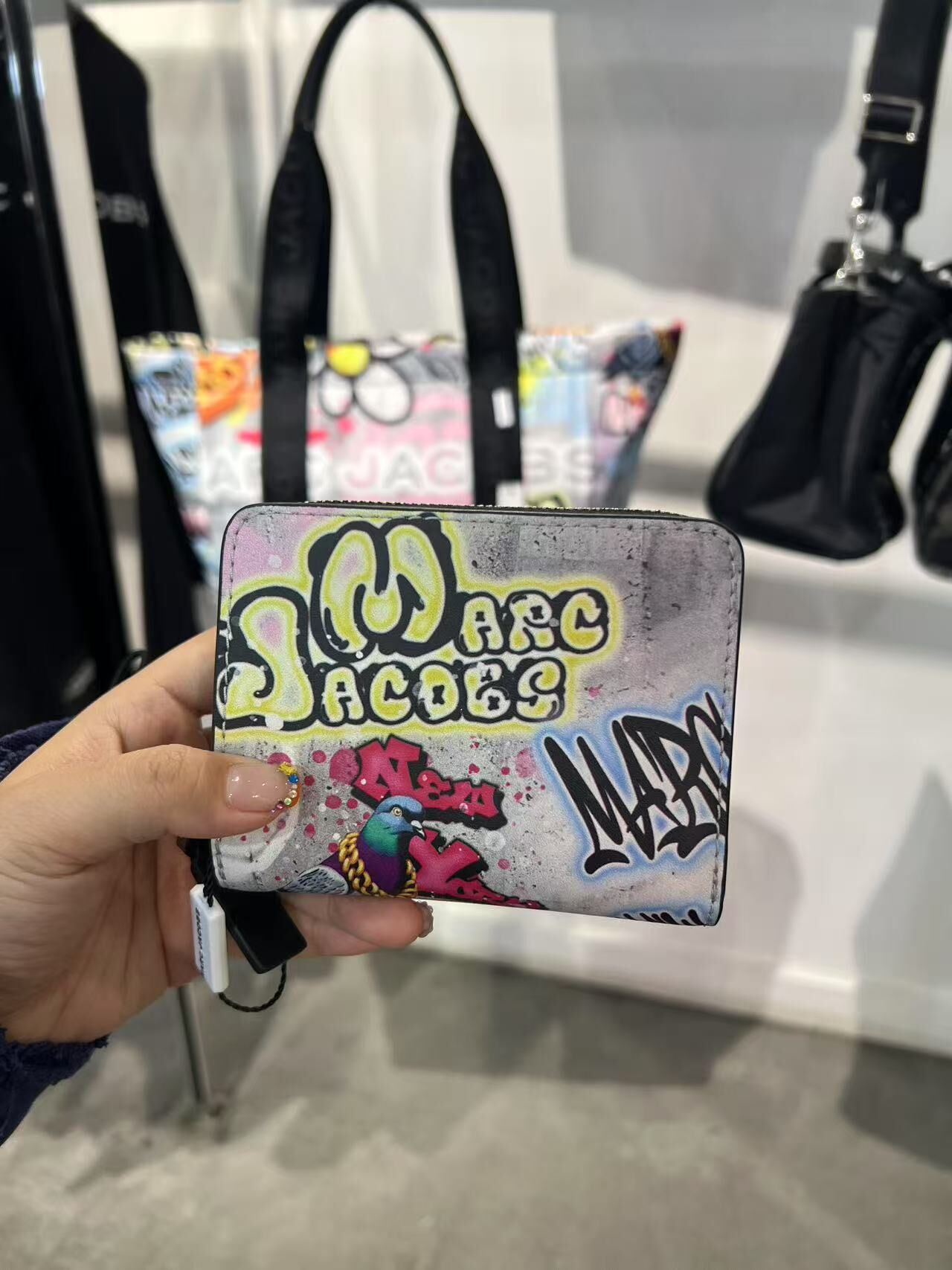 【預購】Marc Jacobs G073020 塗鴉短款銀包