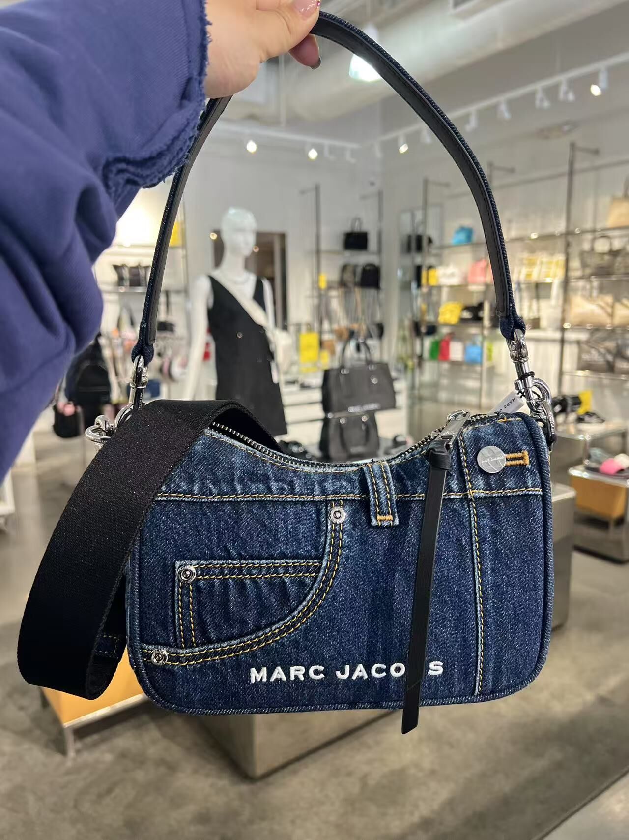 【預購】Marc Jacobs G073022 粗帶牛仔斜咩袋