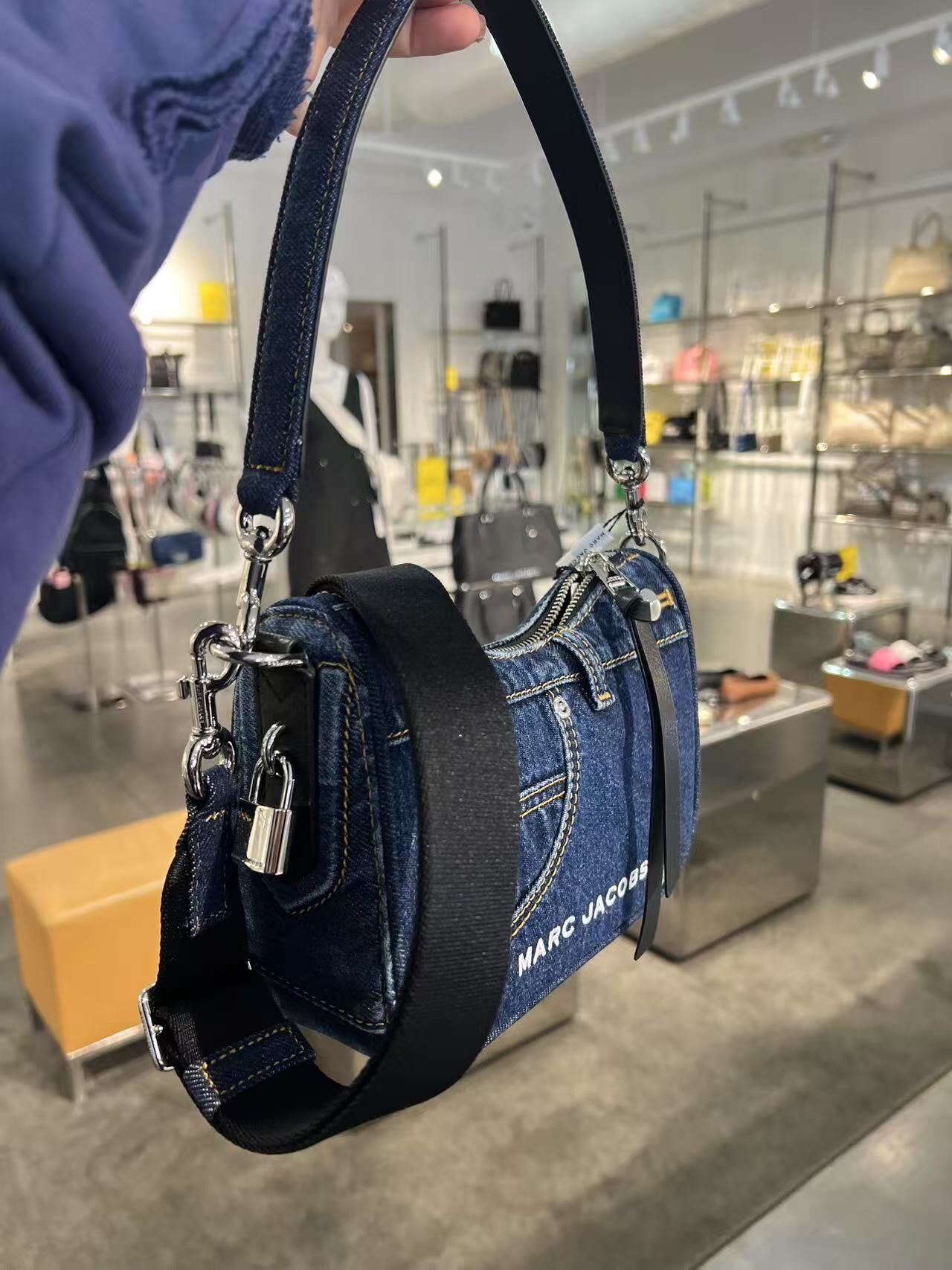 【預購】Marc Jacobs G073022 粗帶牛仔斜咩袋