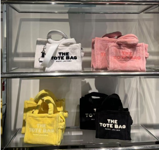 【預購】Marc Jacobs G073026 毛毛刺繡logo tote 包包