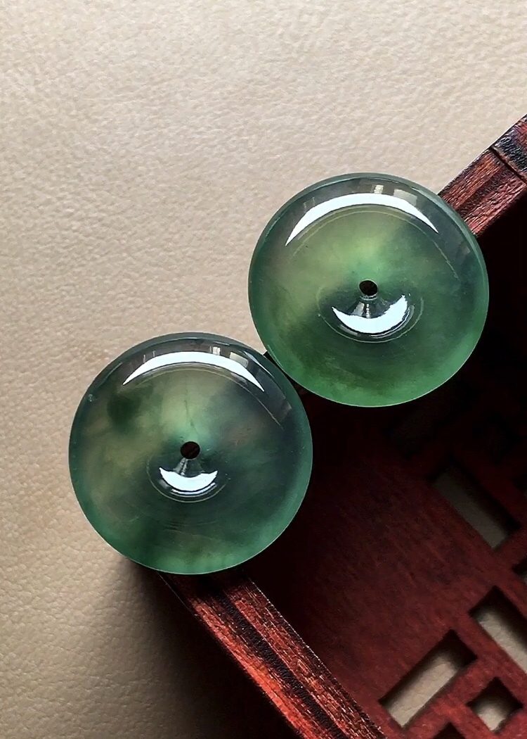 71932 翡翠高冰晴水懷古一對 (17mm直徑)