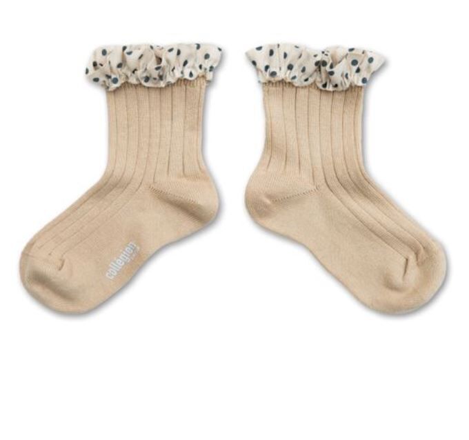 (預購) COLLEGIEN 點點荷葉邊低筒襪 Emilie - 280 Sable 沙色