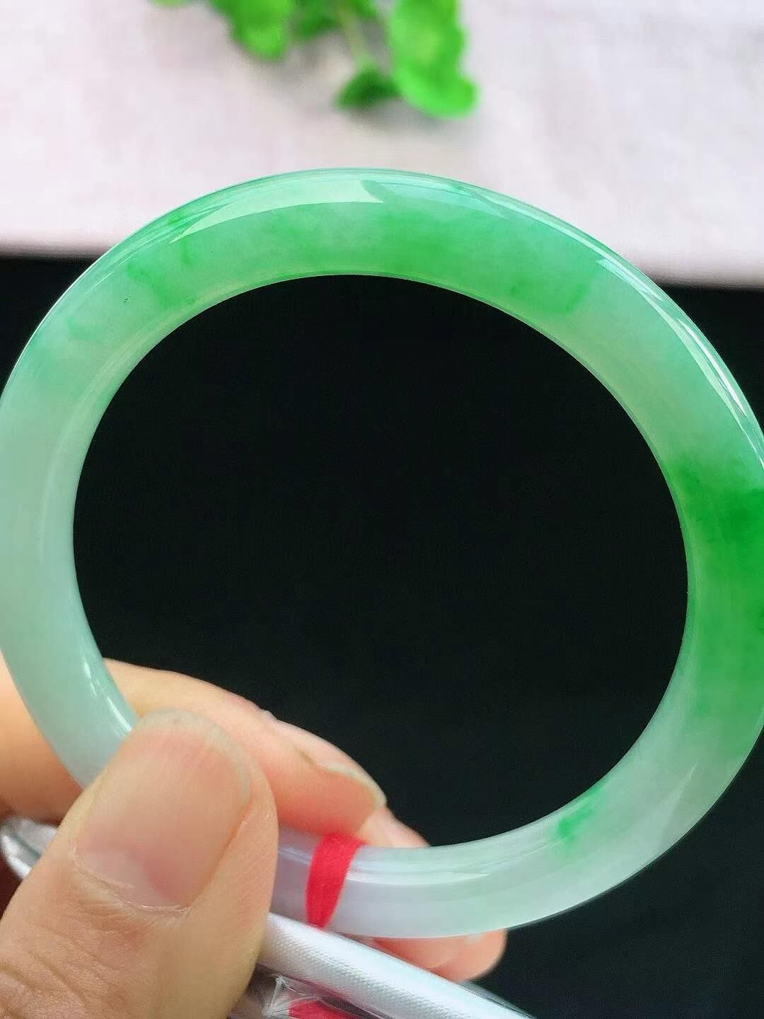 7195858 52.5mm飄綠翡翠圓條手鐲 (52-54)