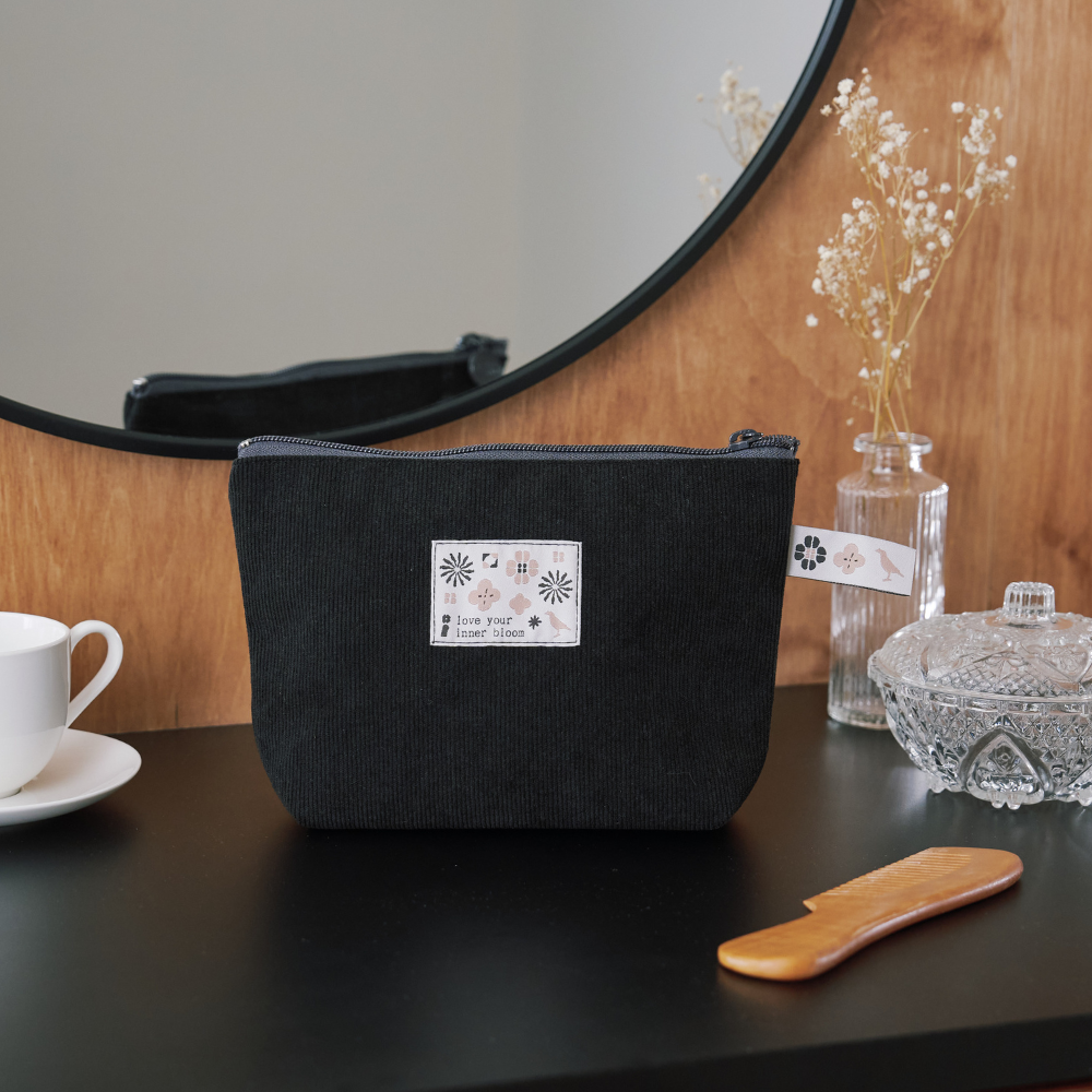 Zipper Trapzoid Pouch/"I" Collection/Black