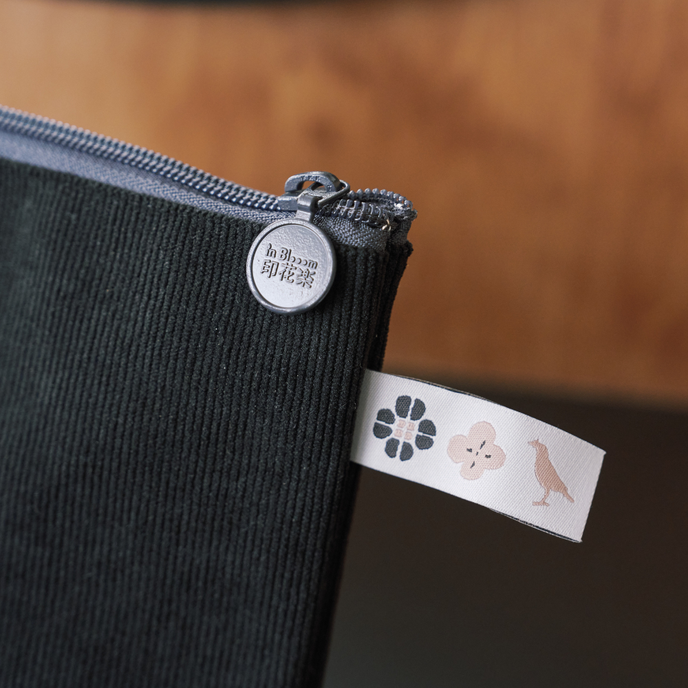 印花樂拉鏈梯形收納包/"I"系列/深邃黑