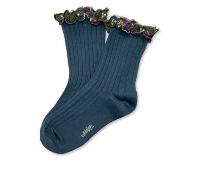 COLLEGIEN 花卉刺繡荷葉邊低筒襪 Anémone- Bleu Cendré灰藍