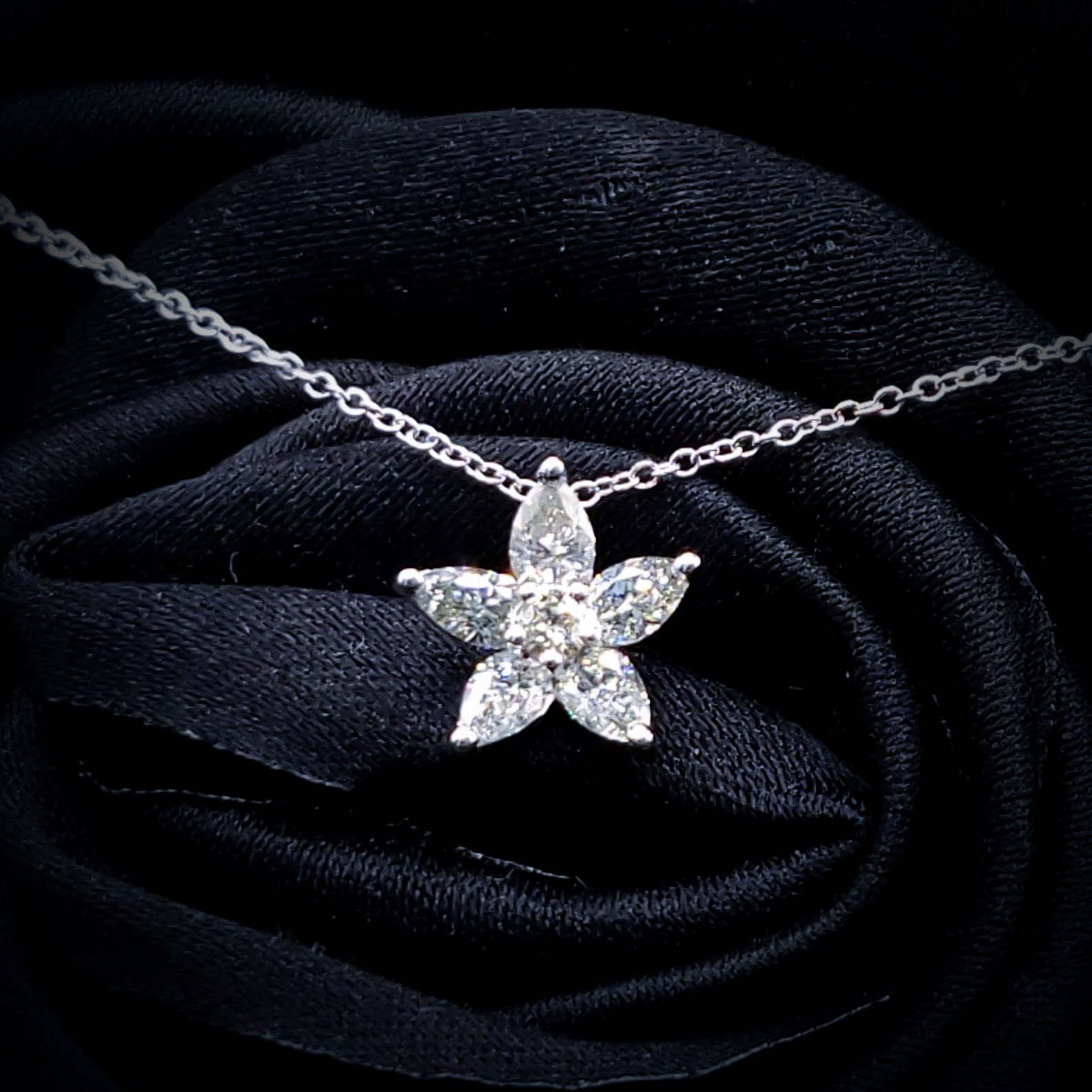 全新18K白金59份鑽石吊墜