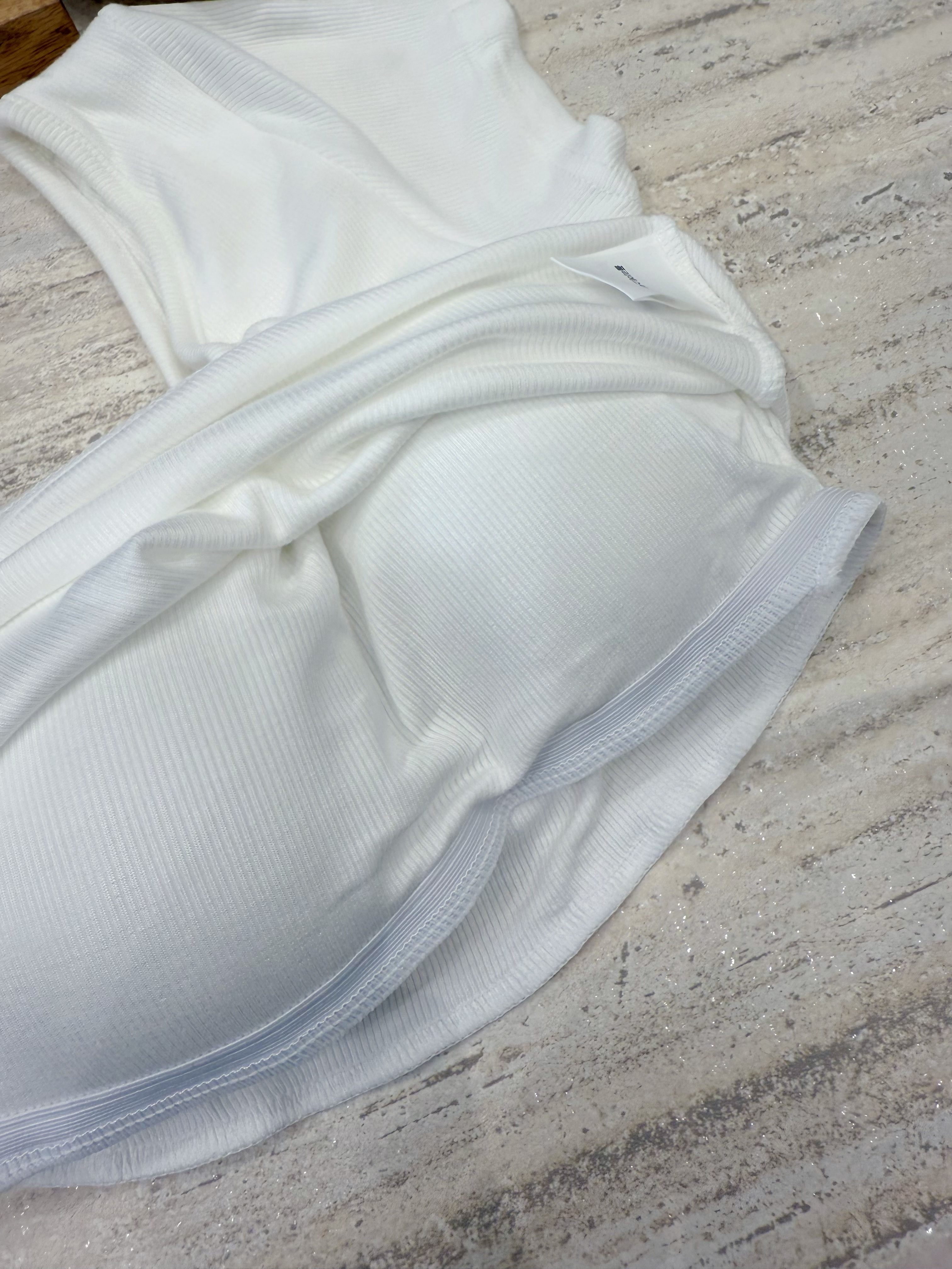 2511 斜肩短袖短版Bratop上衣