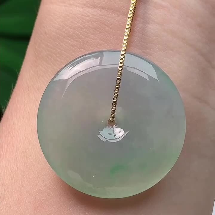 719319 翡翠冰種飄綠平安扣 (29.6mm直徑)