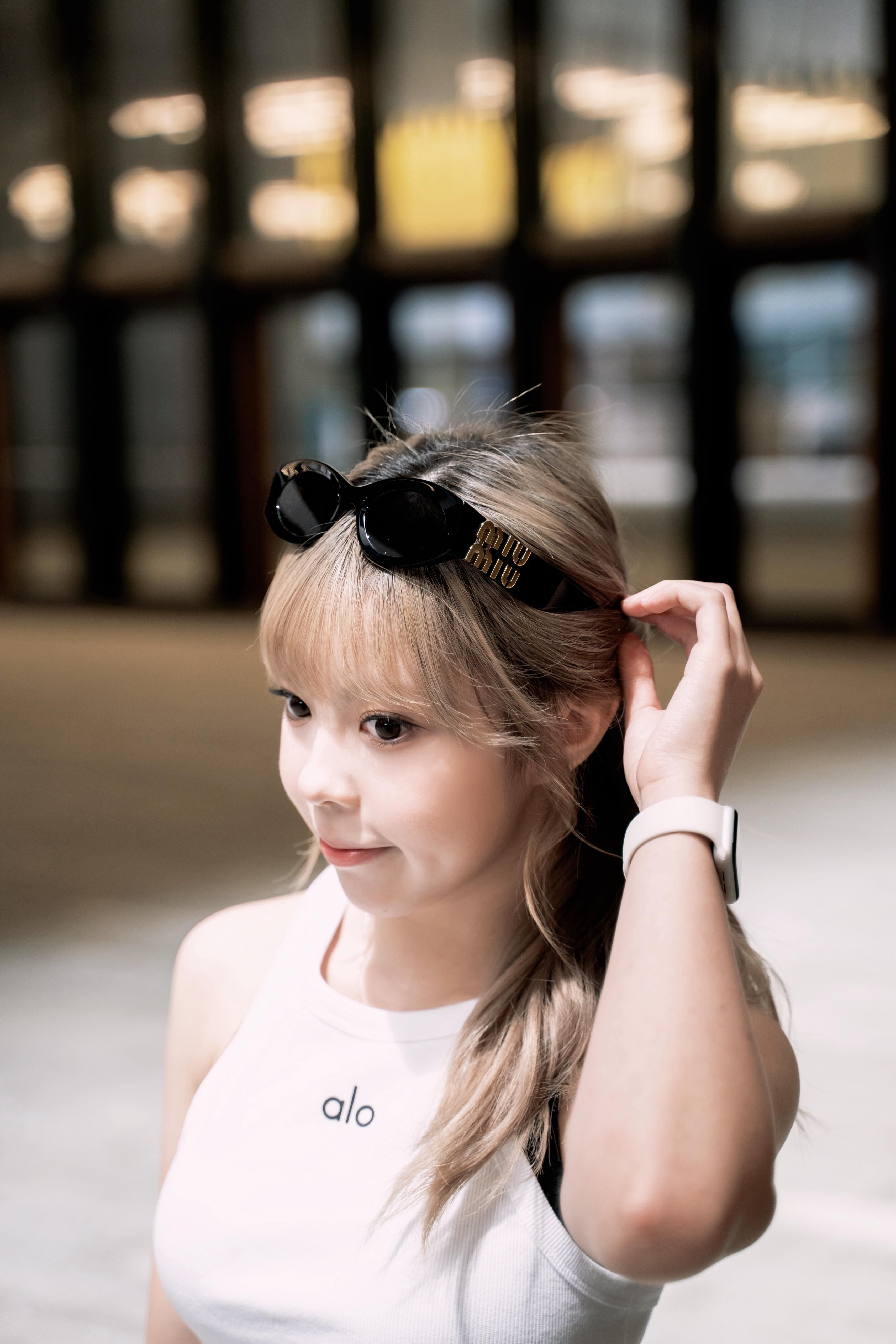 MIU MIU Eyewear 橢圓形太陽眼鏡 黑色