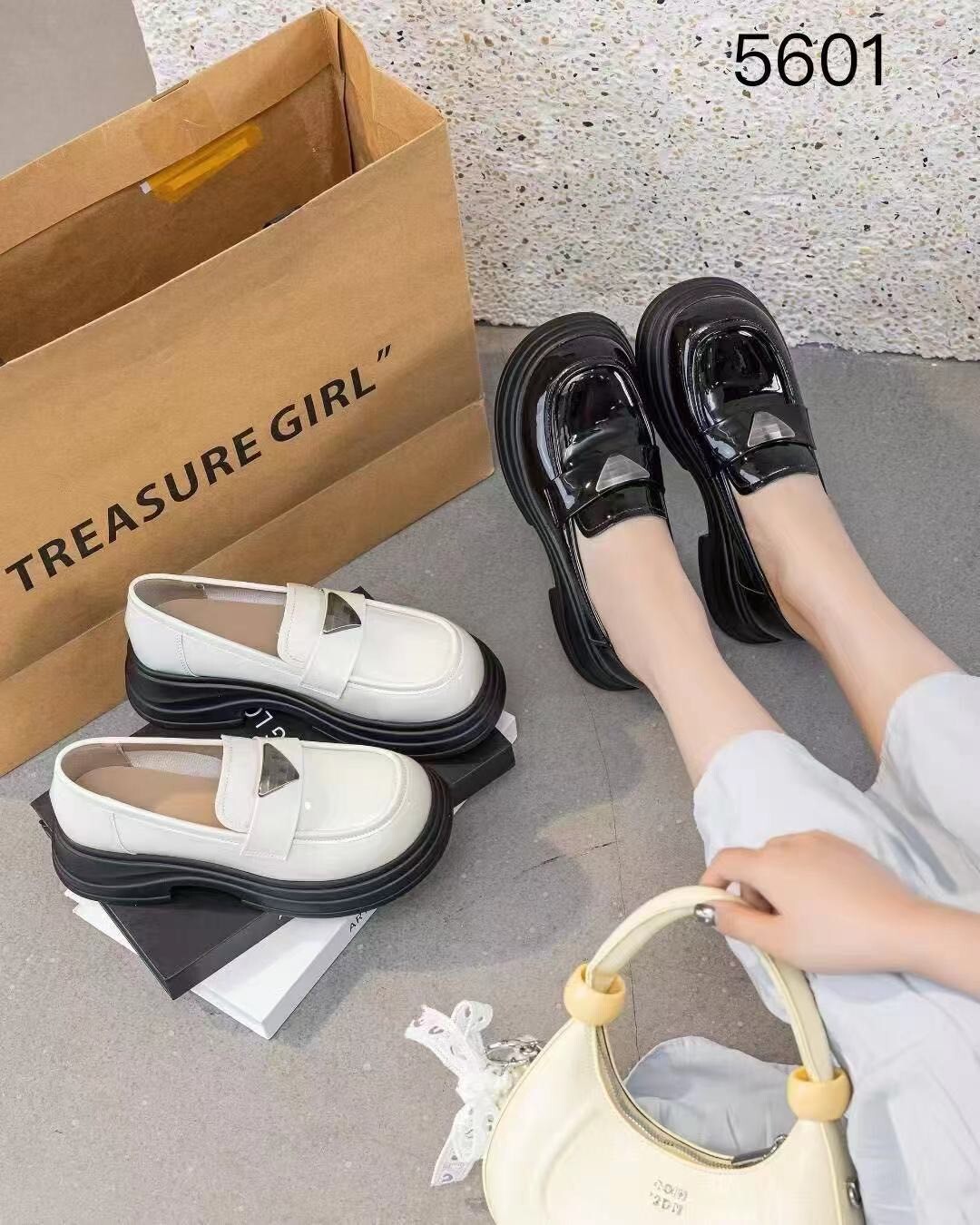 金屬三角漆皮厚底樂福鞋