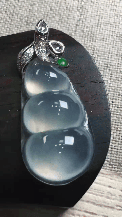 719332 翡翠高冰福豆