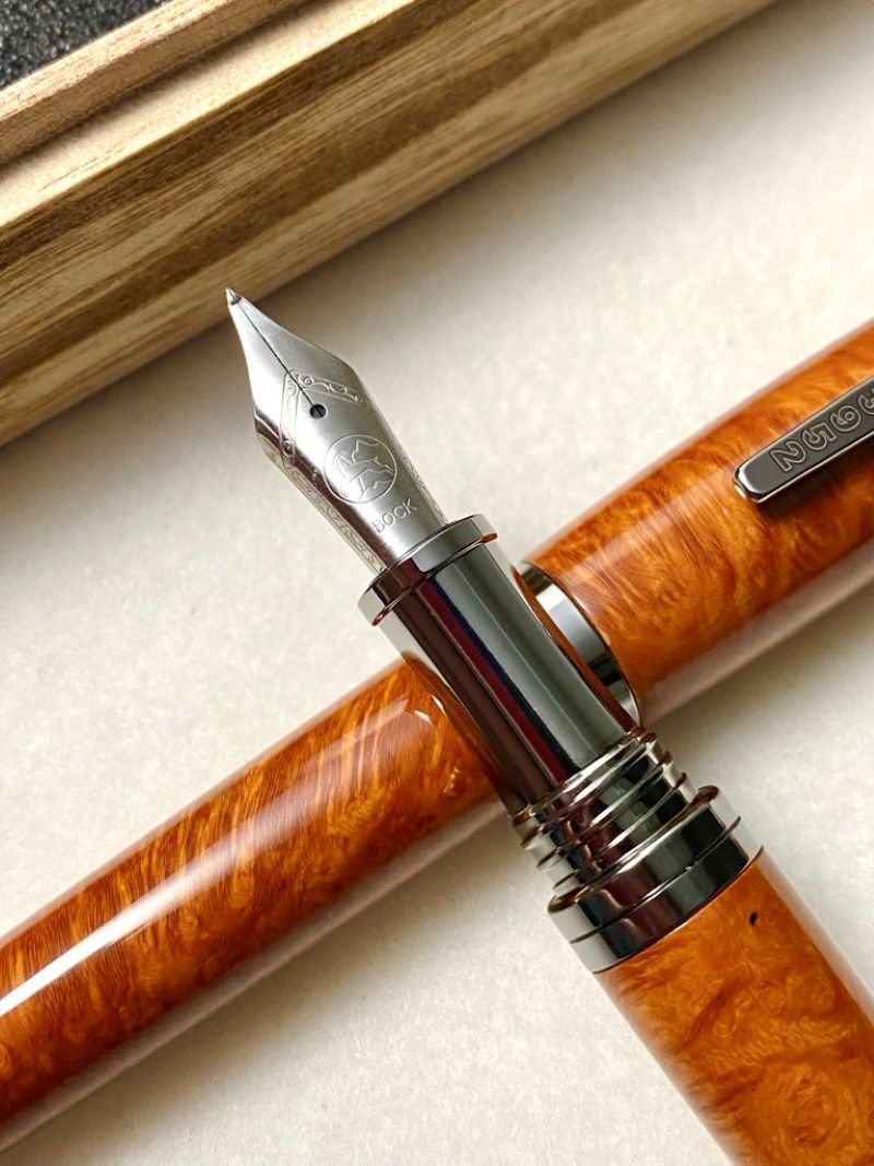 3952老山羊-X888 義大利石楠木高清高亮版白鋼刀尖(橫刀)鋼筆