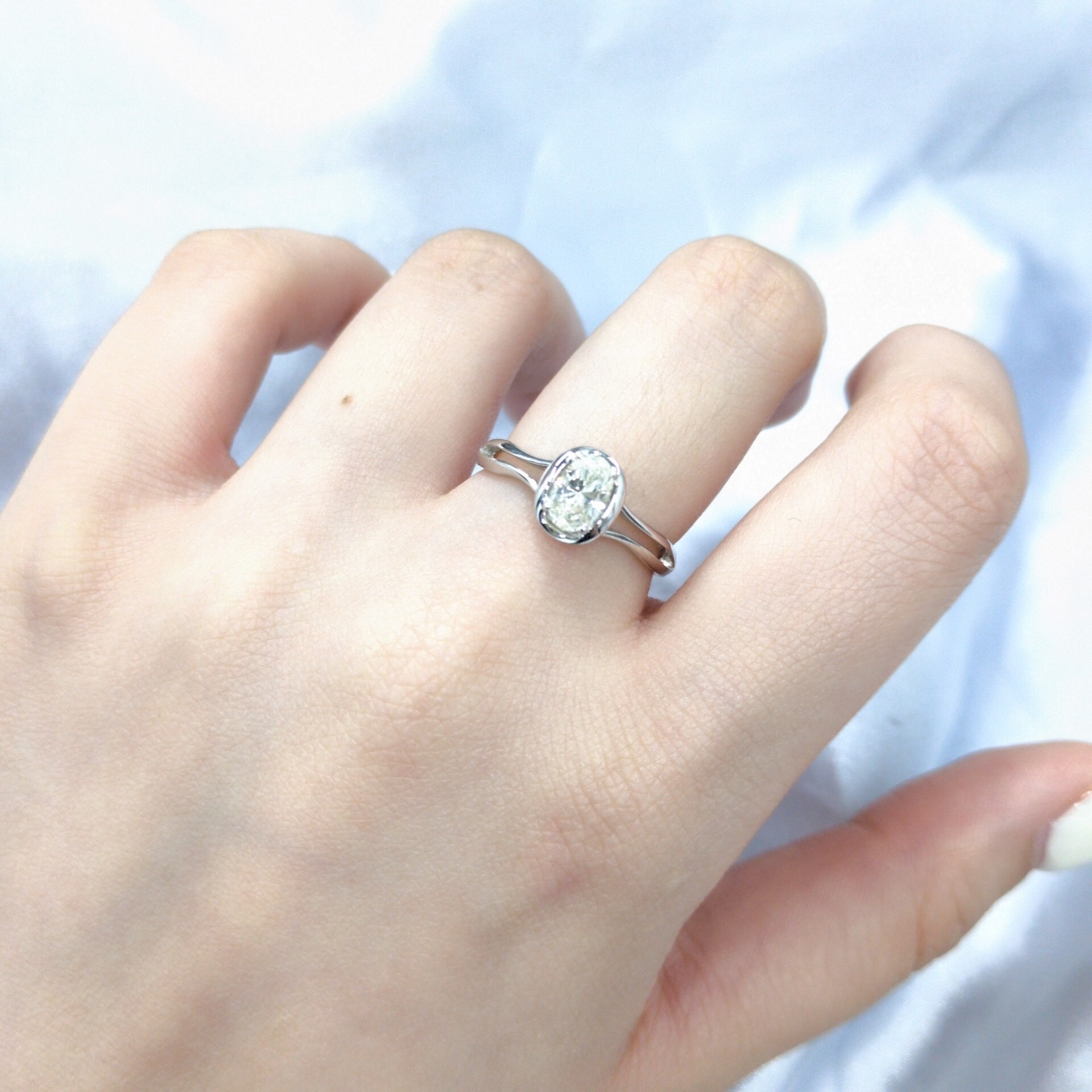 18K White Gold 0.71ct Oval Cut Diamond Ring