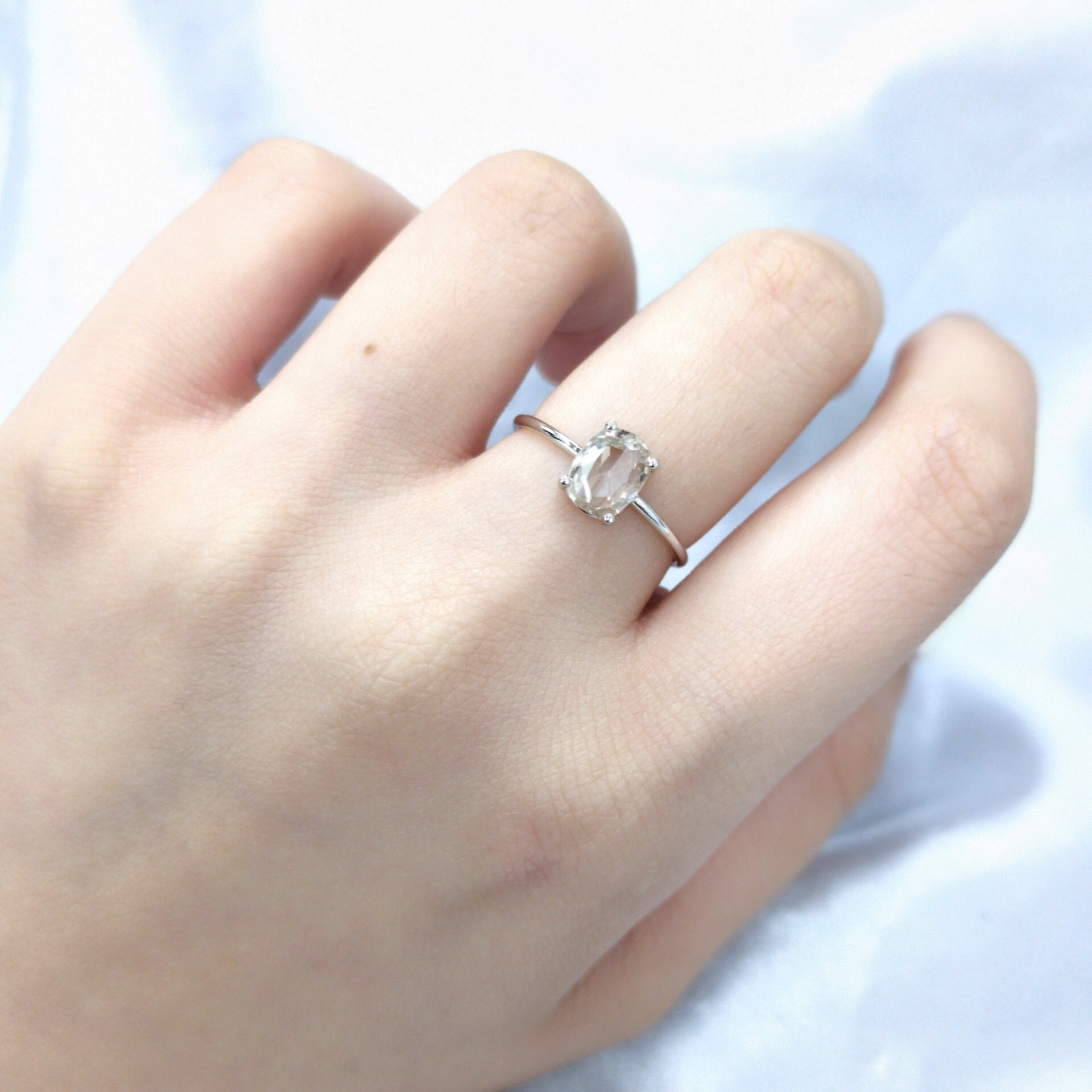 18K White Gold 0.97ct Oval Cut Diamond Ring