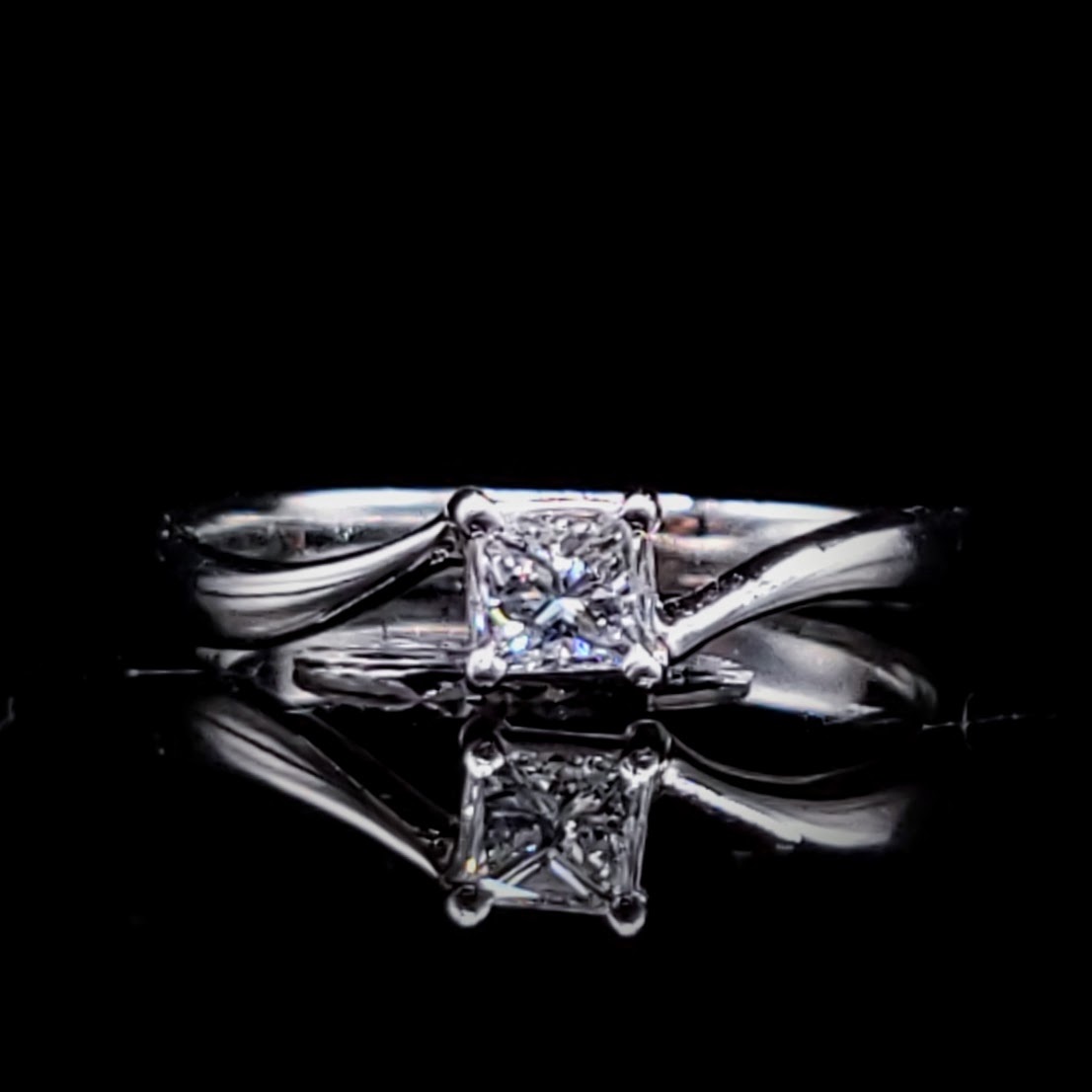 900 Platinum 0.31ct Princess Cut Diamond Ring