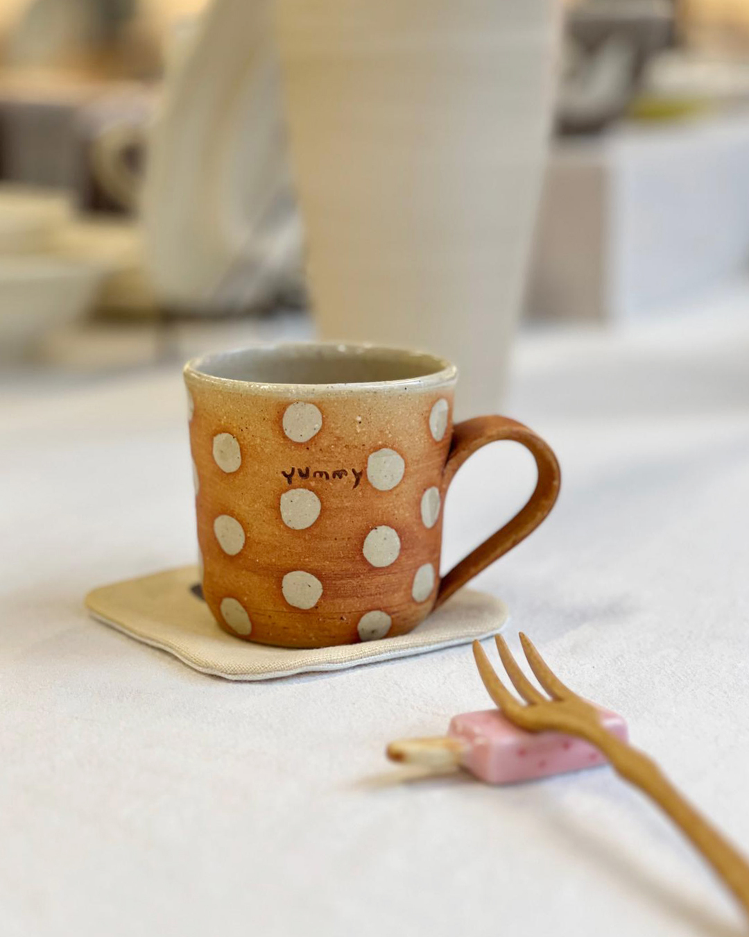 手工陶器 yummy 小巧馬克杯｜AOBA POTTERY