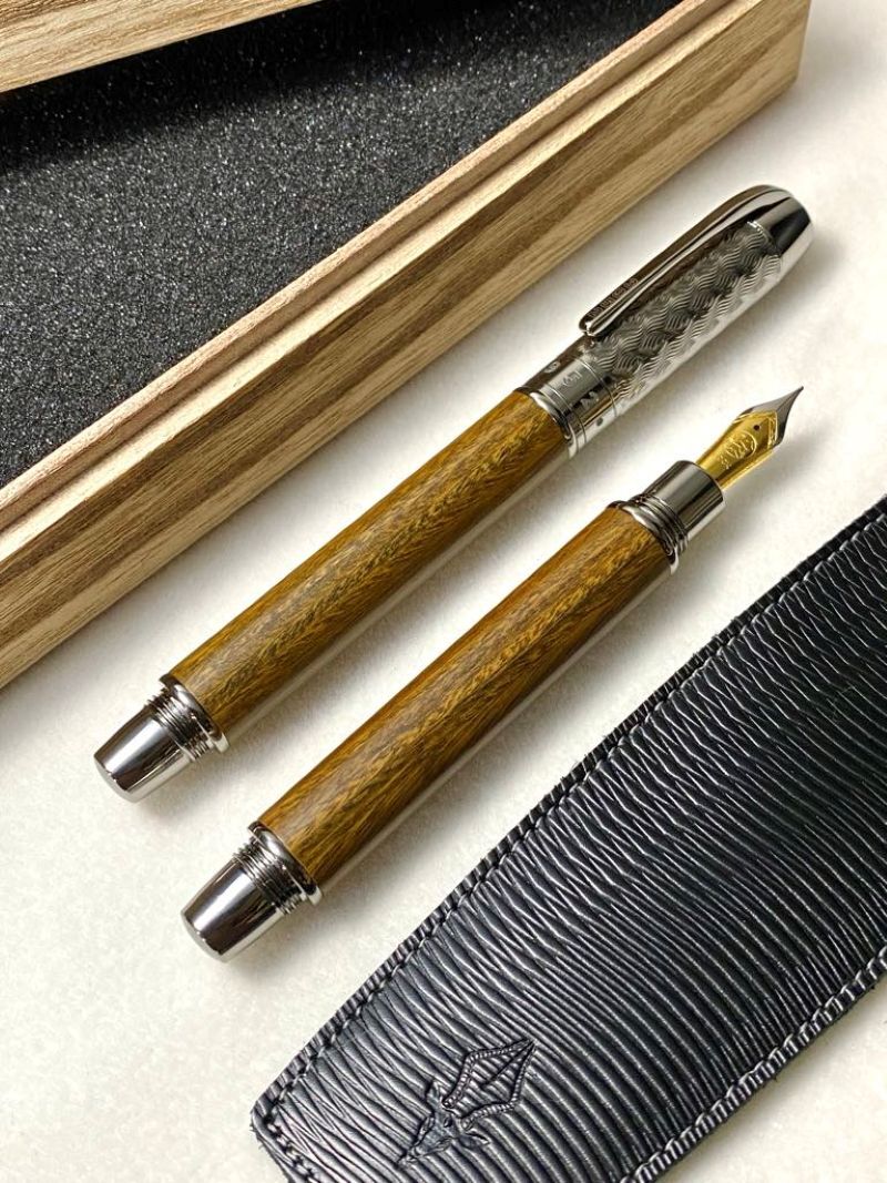 3952老山羊-CEO 嚴選綠檀木雙色鋼尖鋼筆