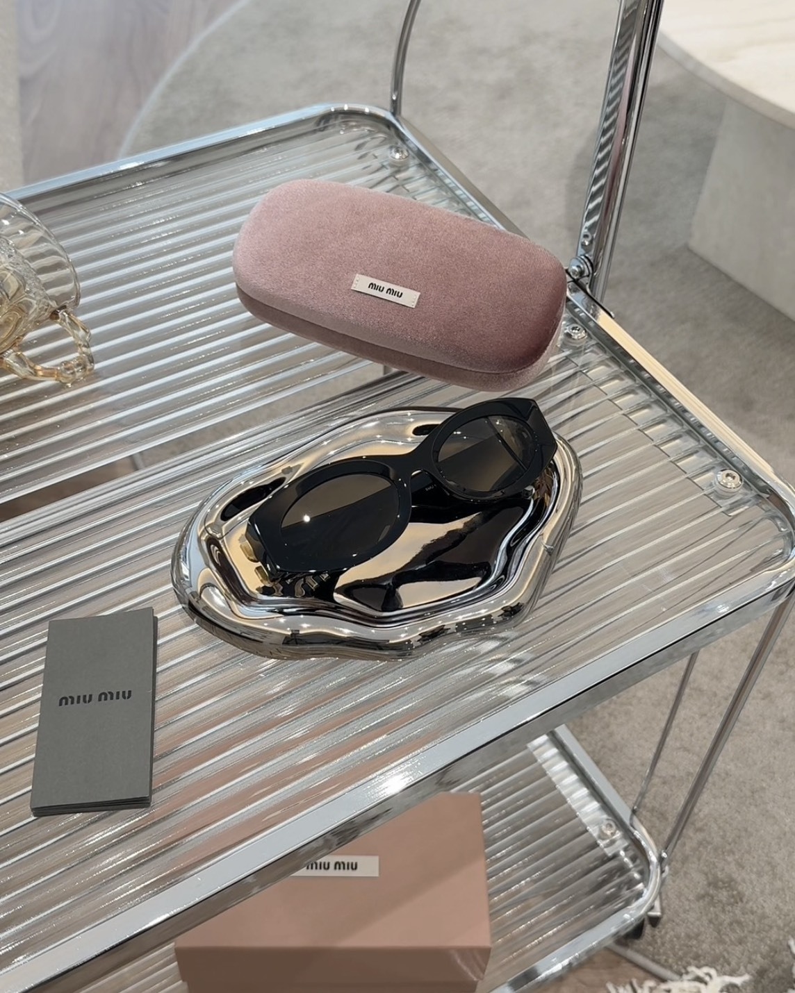 MIUMIU｜11W 墨鏡 黑色