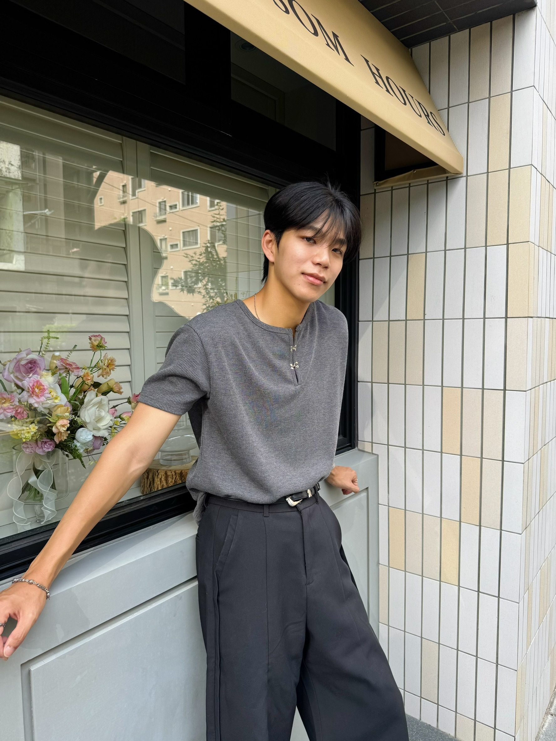 特殊拉環鈕扣亨利領短袖