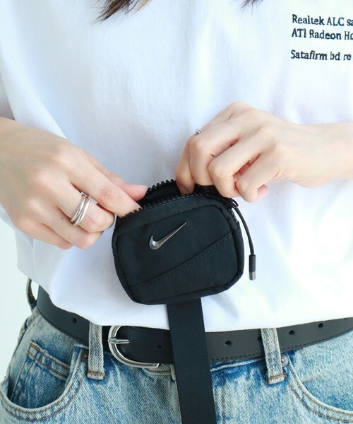 NIKE AURA AIR PODS 黑色 立體 金屬勾 耳機 掛包 錢包 鑰匙包 名牌掛繩【II5123-013】Nikeicon