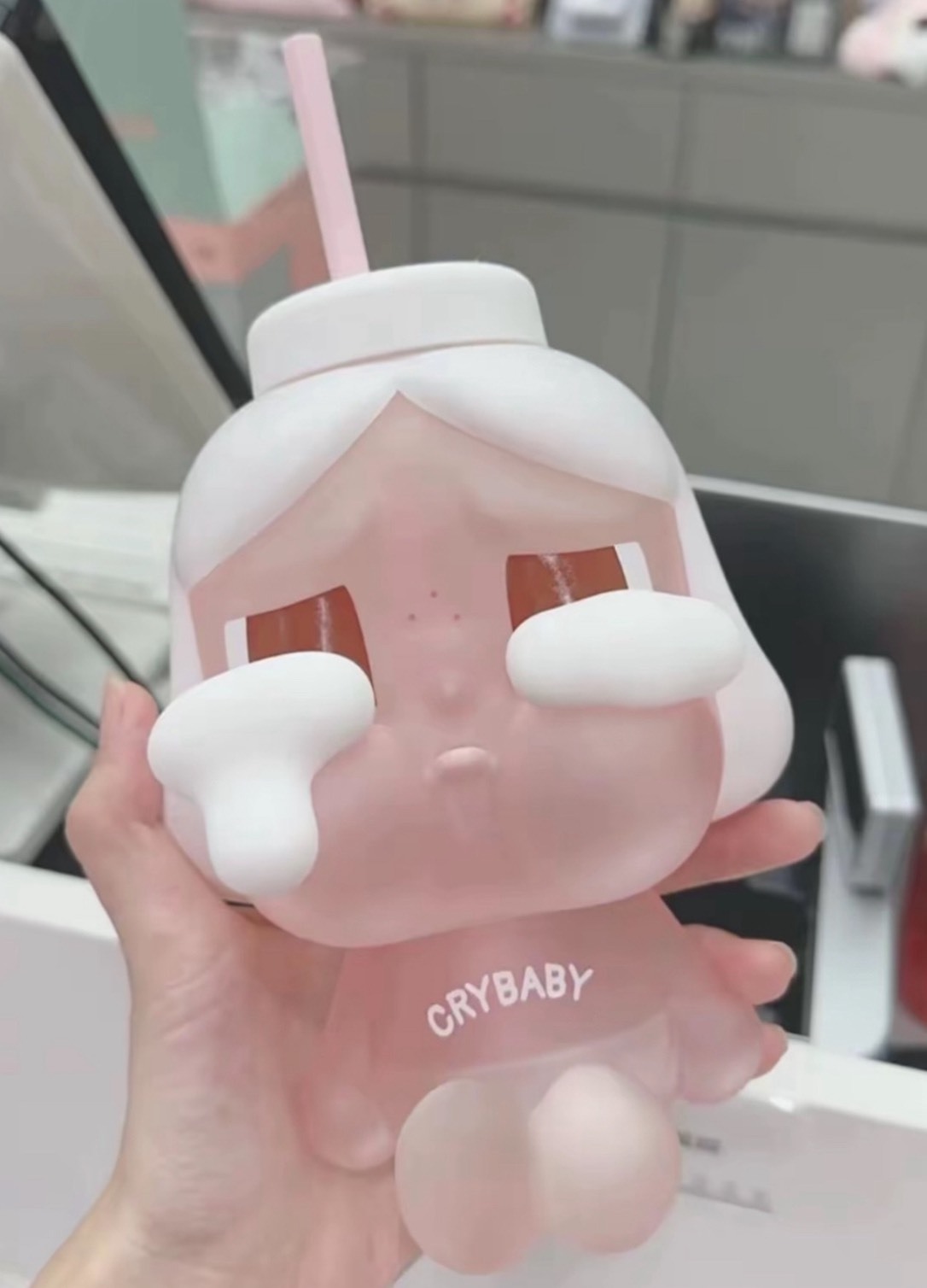 泡泡瑪特 CRYBABY 哭哭兔毛絨吸管杯 眼淚工廠系列 潮流公仔周邊隨行杯✨July25