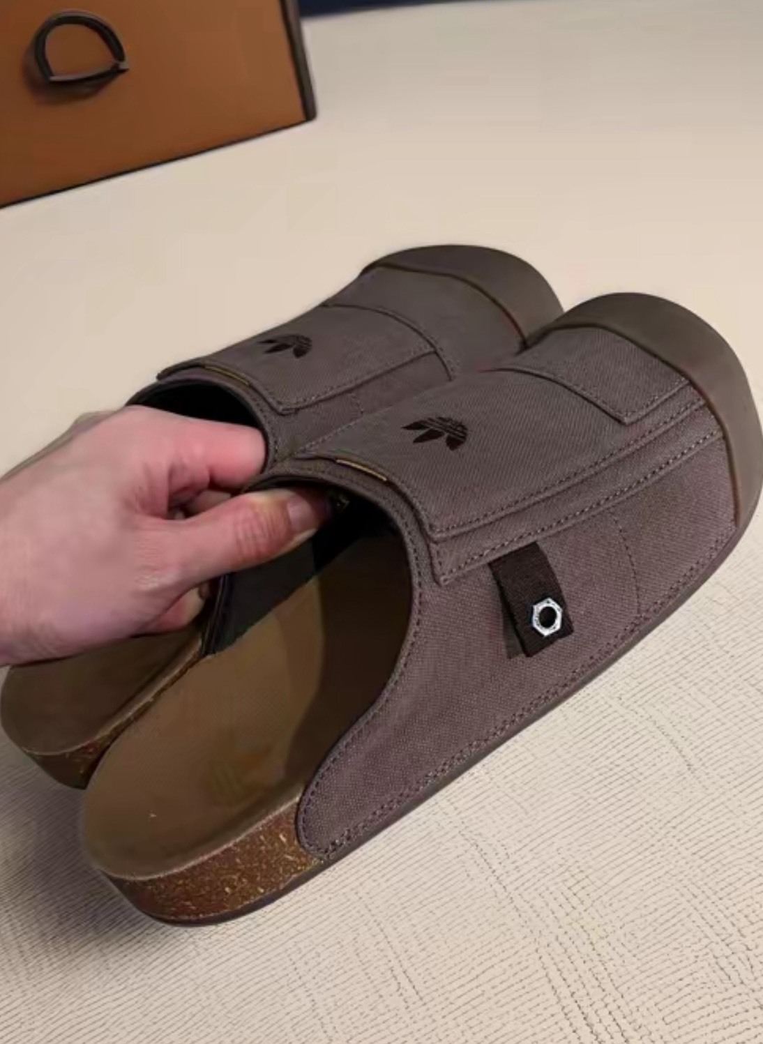 adidas Adimule 土地棕 拖鞋 男女同款 愛迪達 防滑包頭拖 防磨厚底百搭懶人拖鞋 July25