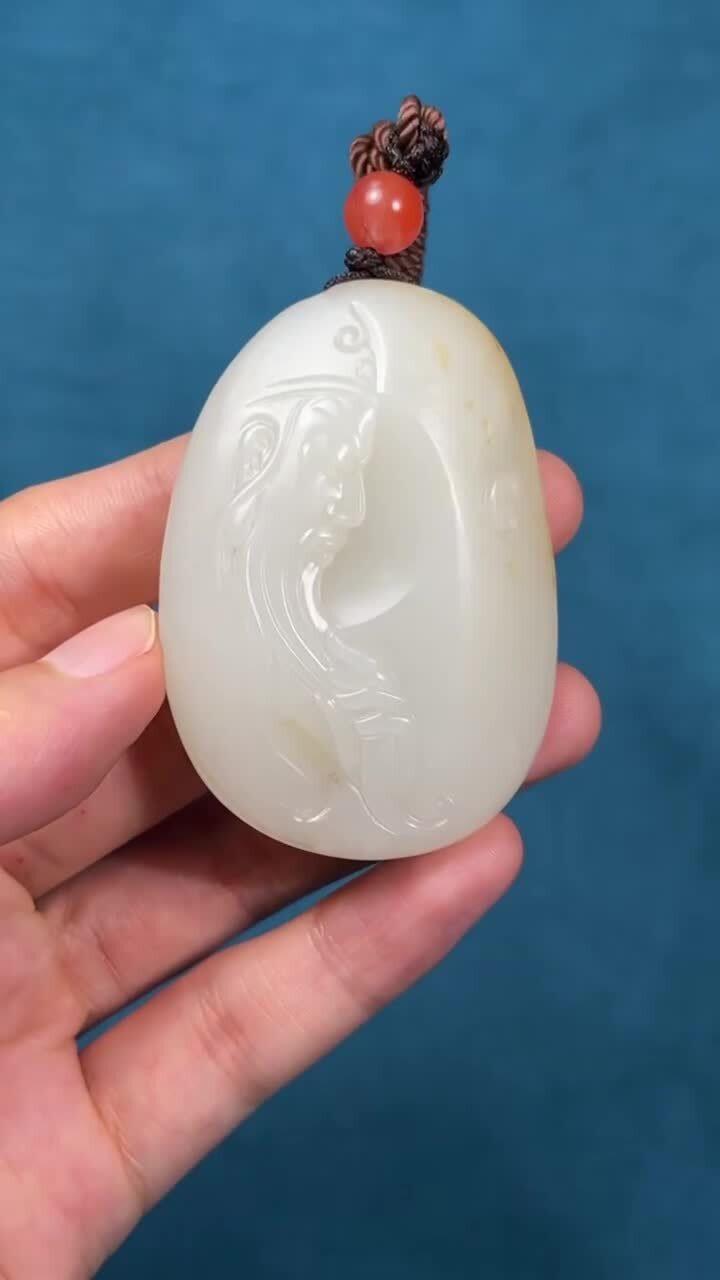 719246 和田玉籽料關公