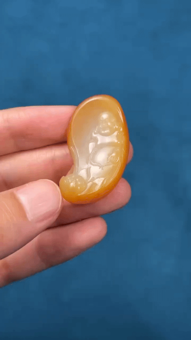 719248 和田玉籽料花開敬佛