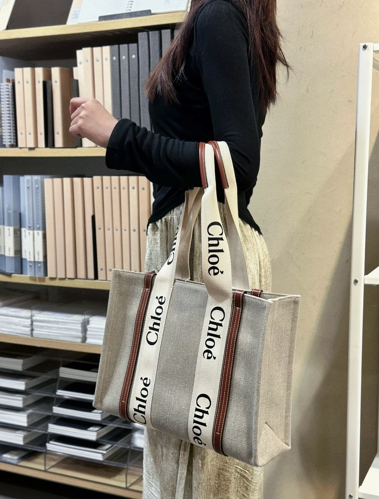 [現貨] CHLOE Woody 中型 帆布 亮面 托特 手袋