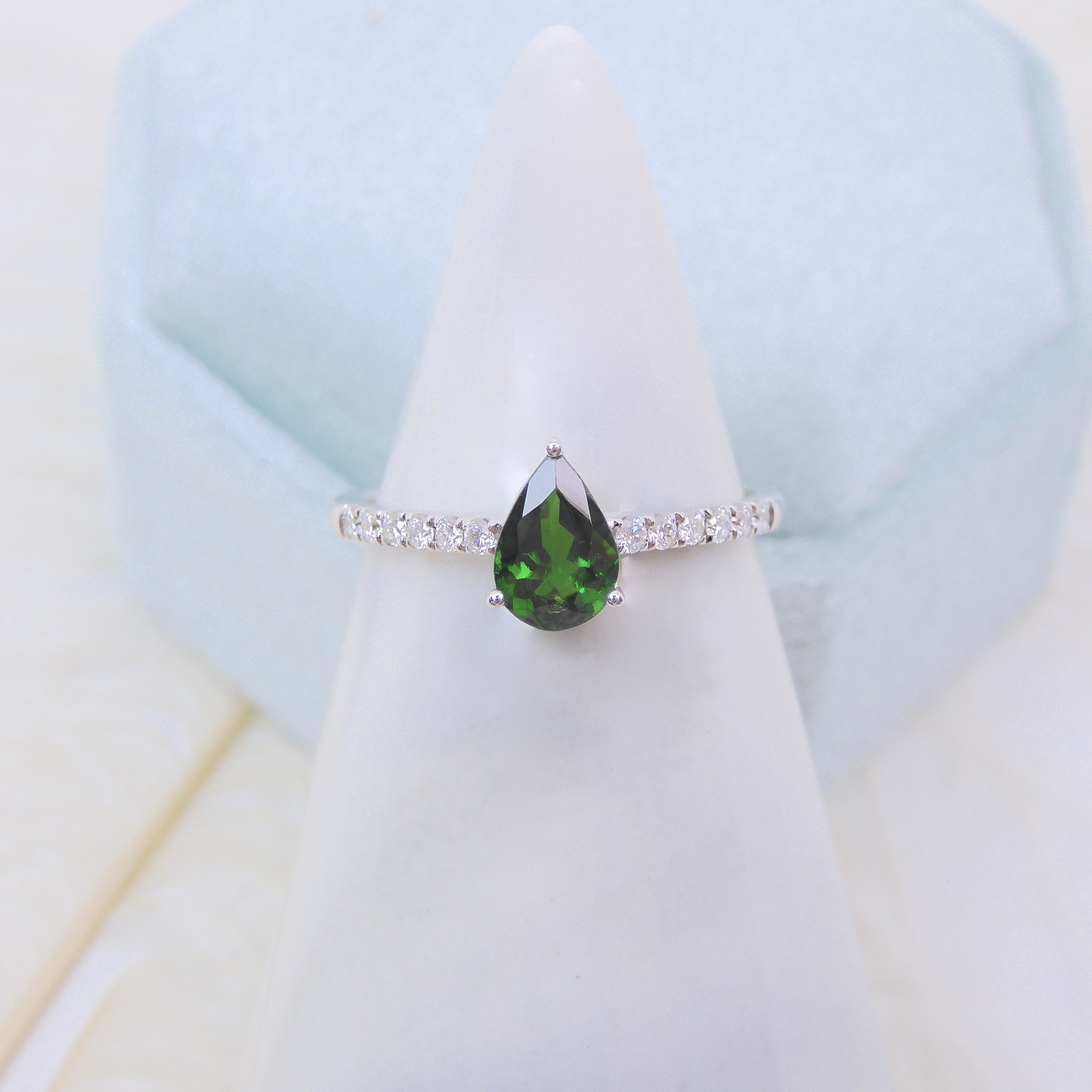 18K金 0.64ct 沙弗萊石戒指