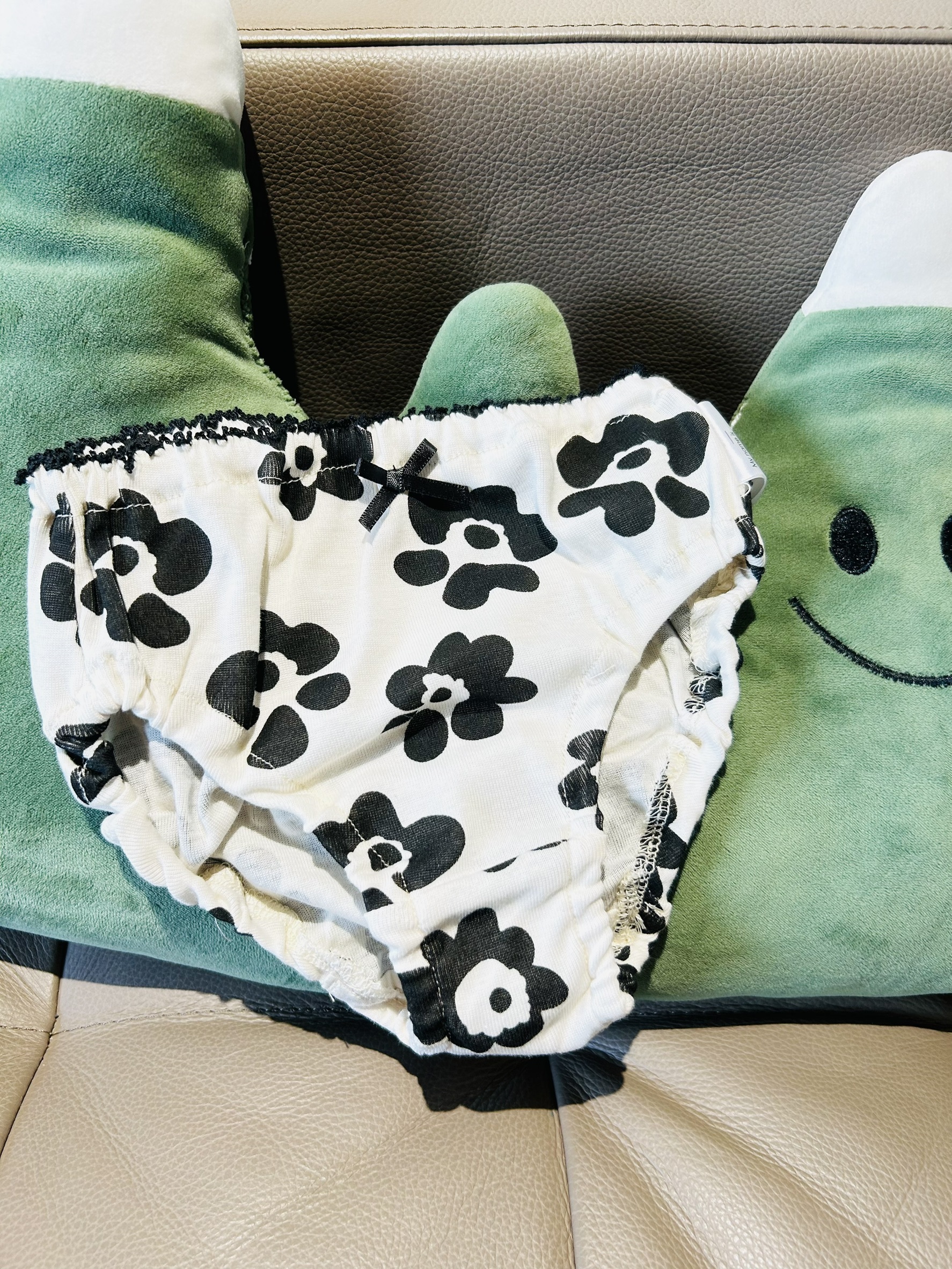 日本 BREEZE 女孩 可愛花朵 純棉三角小褲 (3件1組，120-130) L352115