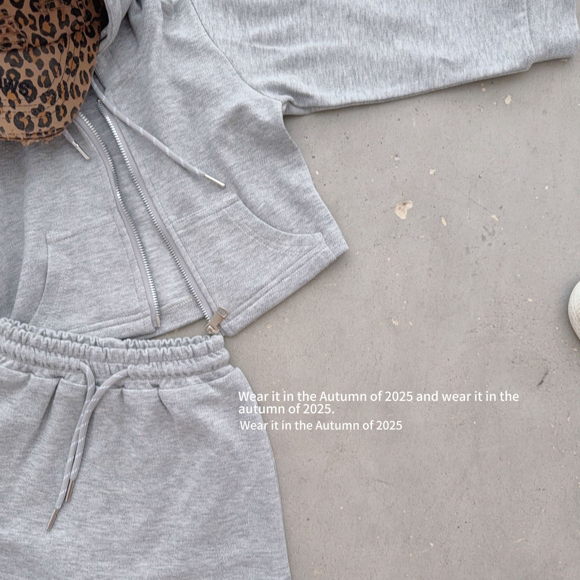 灰色連帽裙子套裝