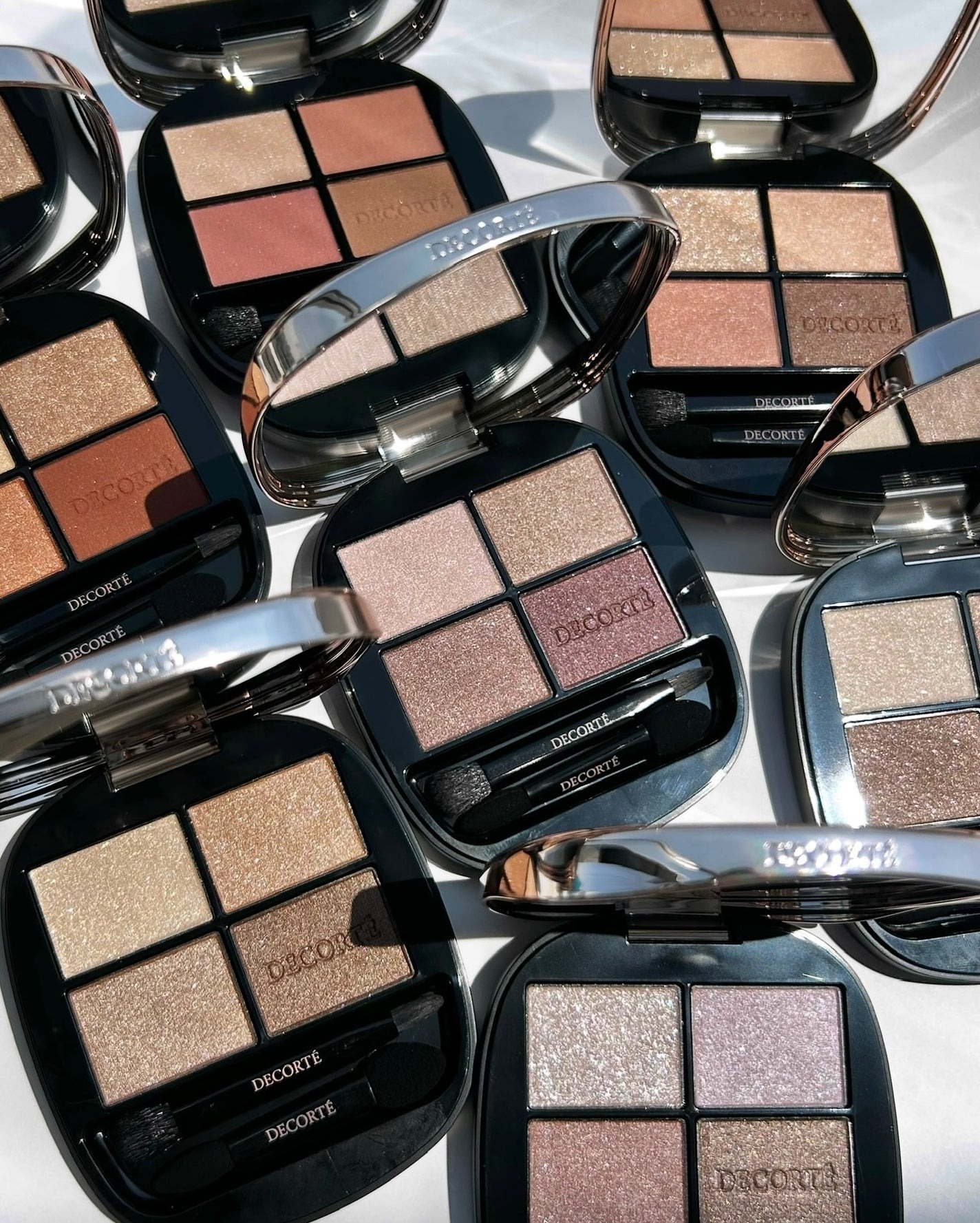 日本1月連線| DECORTE 黛珂 裸光訂製眼彩盤