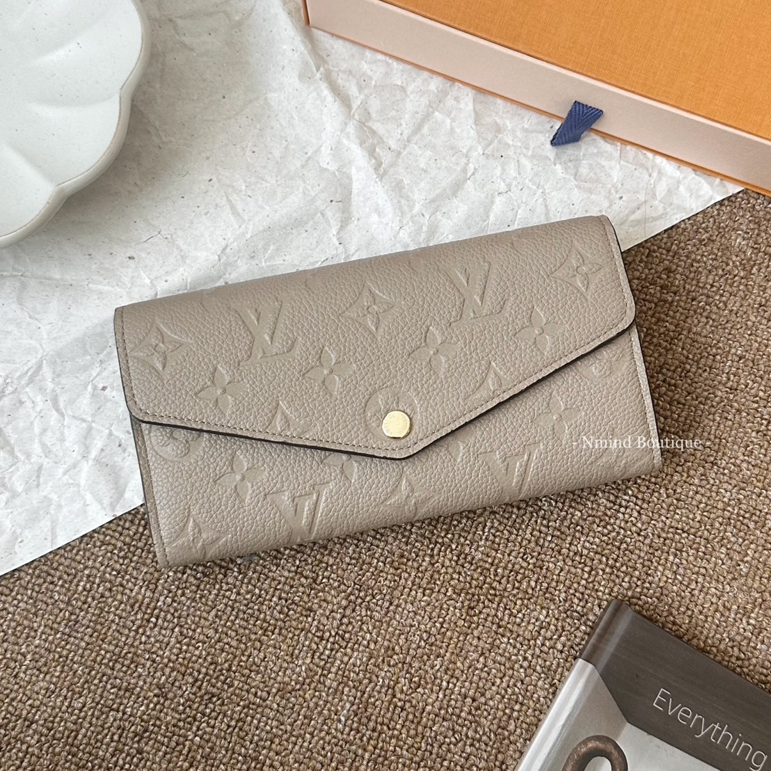 LOUIS VUITTON Sarah Wallet / Tourterelle