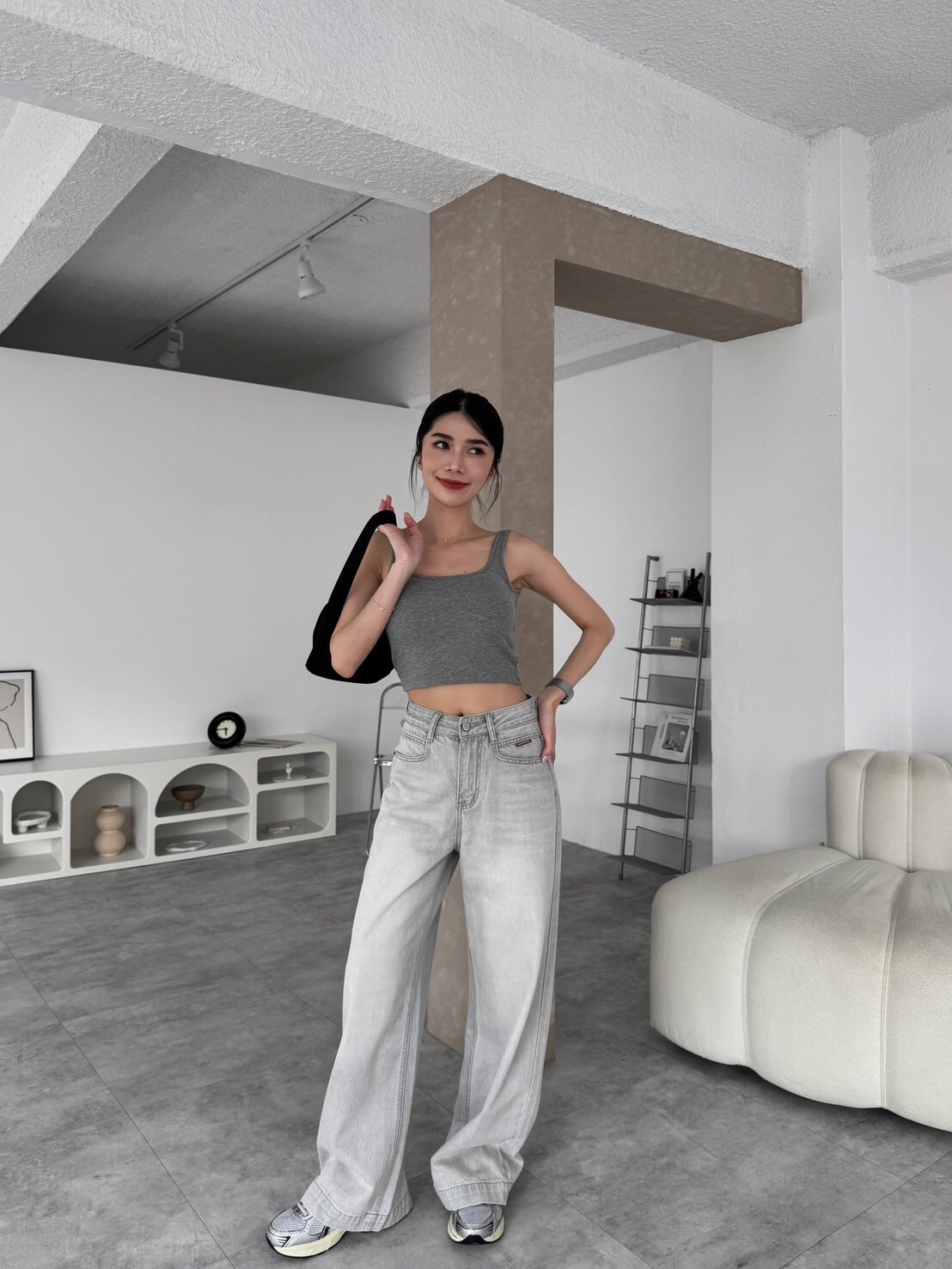 自留款淺灰色牛仔寬褲