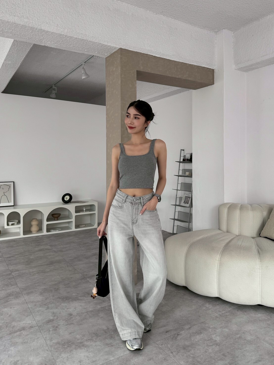 自留款淺灰色牛仔寬褲