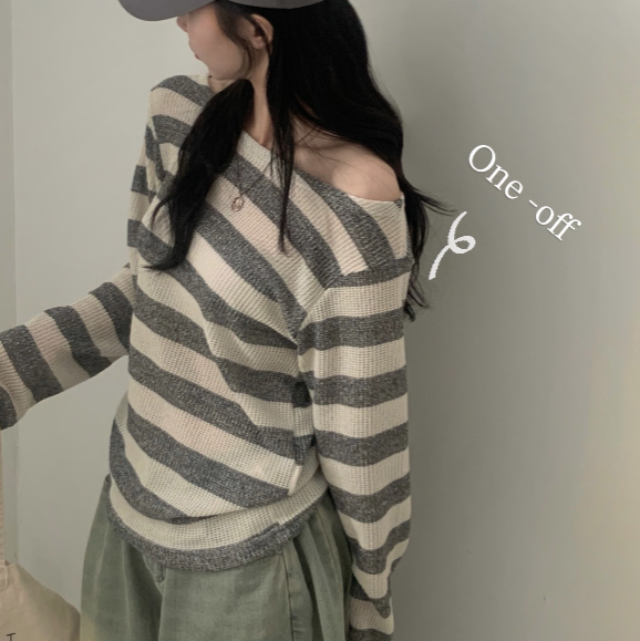 夏季預訂｜寬鬆條紋露肩針織上衣
